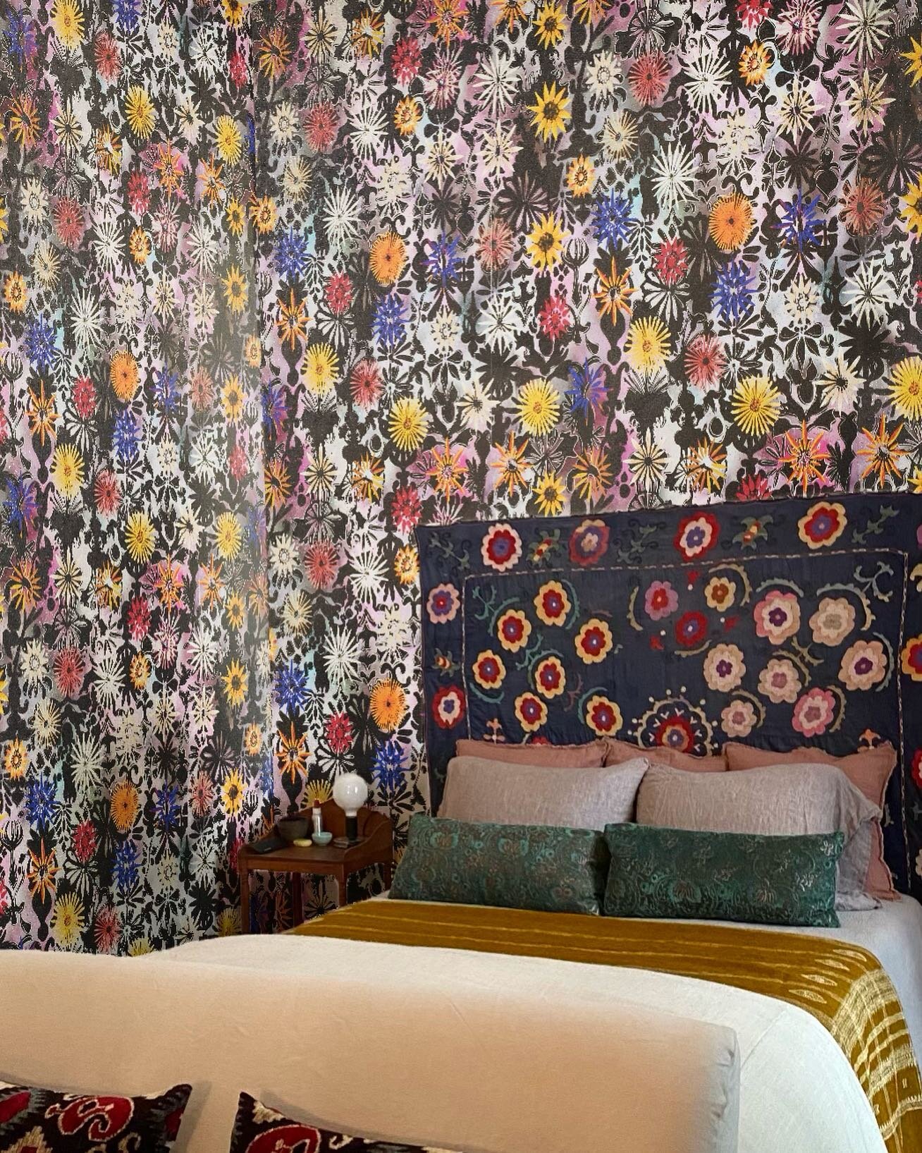 Is more, more? We asked @bedfully the question. And well, we believe this bedroom say yes! #alwaysmoreismore 

#interiordesign #interiordesigner #homedecor #bedroomdecor #roominspiration #moreismoredecor #maximalism #maximalistinteriors