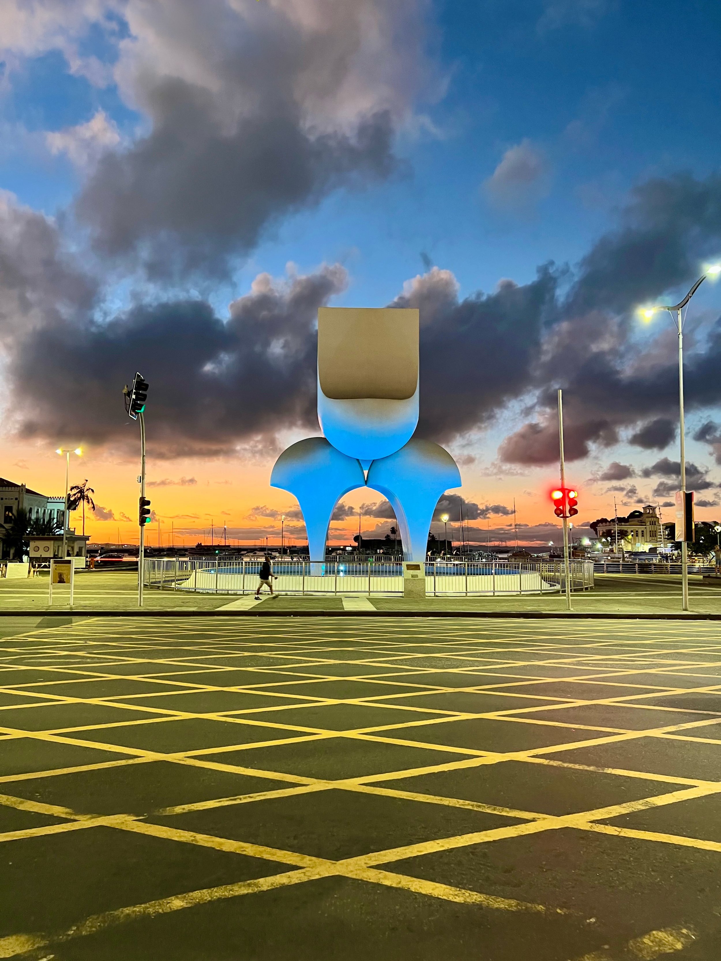 The Fonte da Rampa do Mercado, a modernist sculpture by M&aacute;rio Cravo Junior from 1970. Swipe to see an elevated view placing the sculpture in context of the Bay of All Saints (Ba&iacute;a de Todos Santos).

#brazilianmodernism #salvadorbahia #s