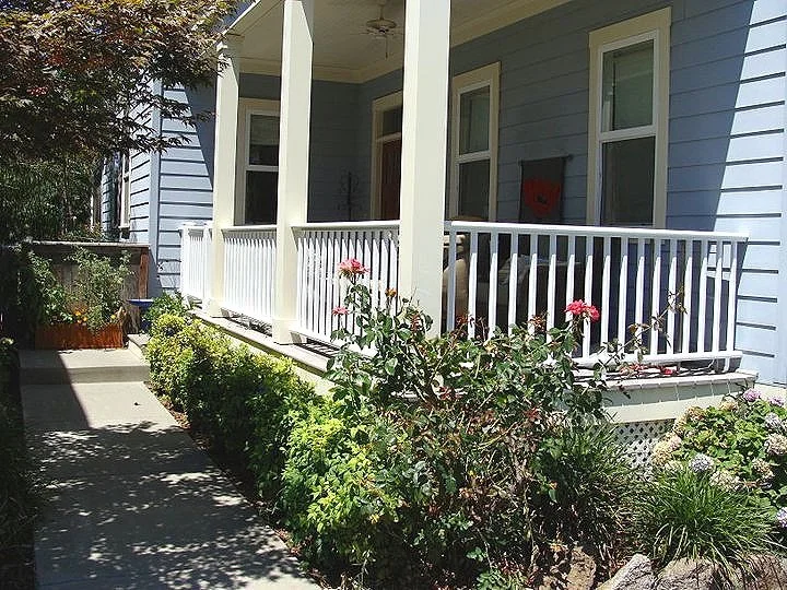 porch3.jpg