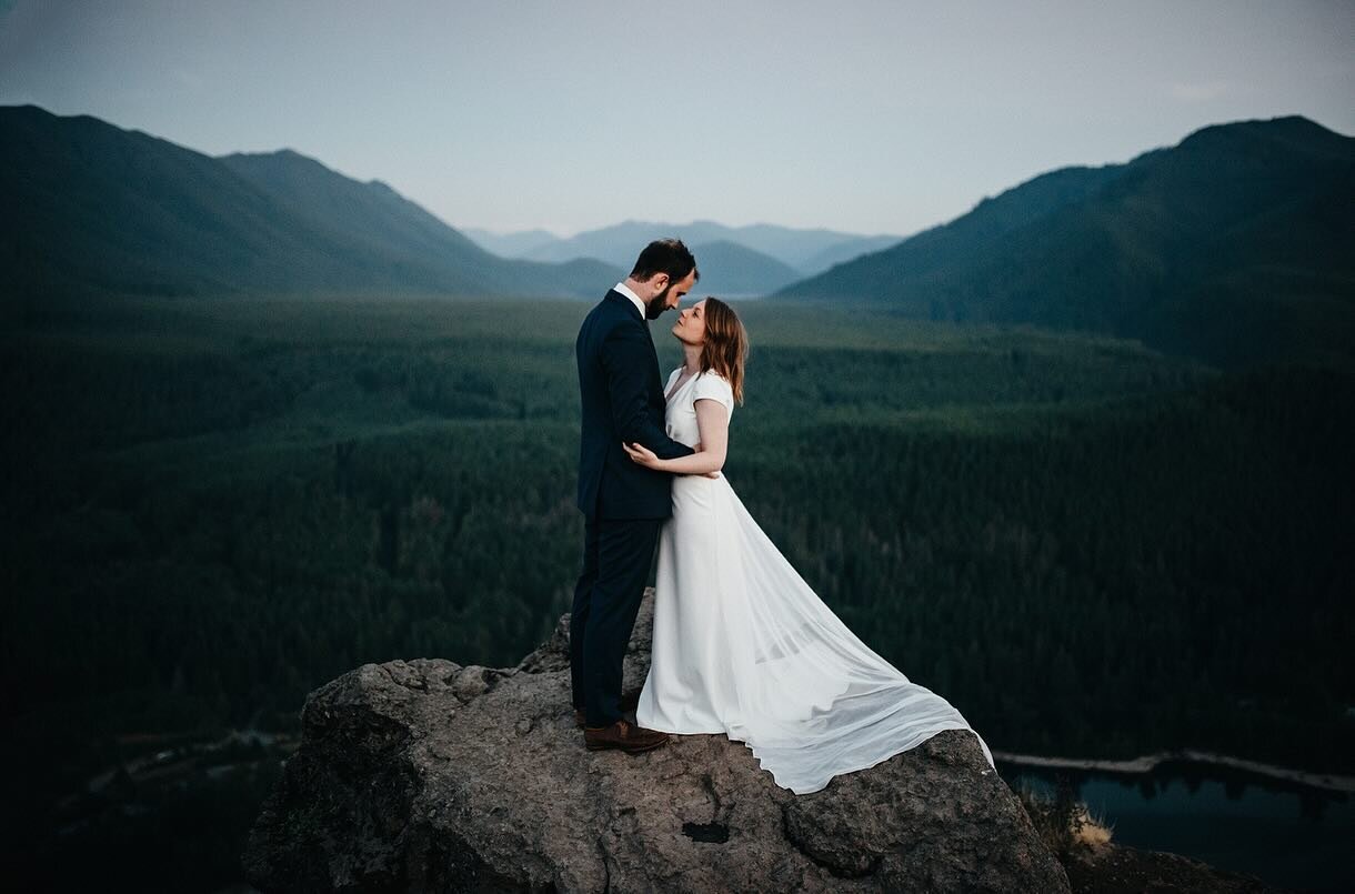 ✨Climb a mountain for love✨
I&rsquo;ll never forget this day. We actually did this the day after (or was it before:) this couple&rsquo;s beautiful Capitol Hill wedding to add some nature to the city wedding gallery. Two gorgeous kids later, I still t