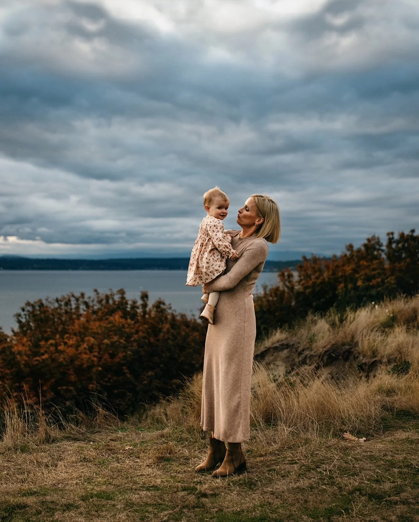 ✨Dear Family✨
You are amazing!!
 I&rsquo;m the luckiest photographer because you choose me every year to document your beautiful family. Thank you for being truly lovely.
Love and gratitude,
Dawndra