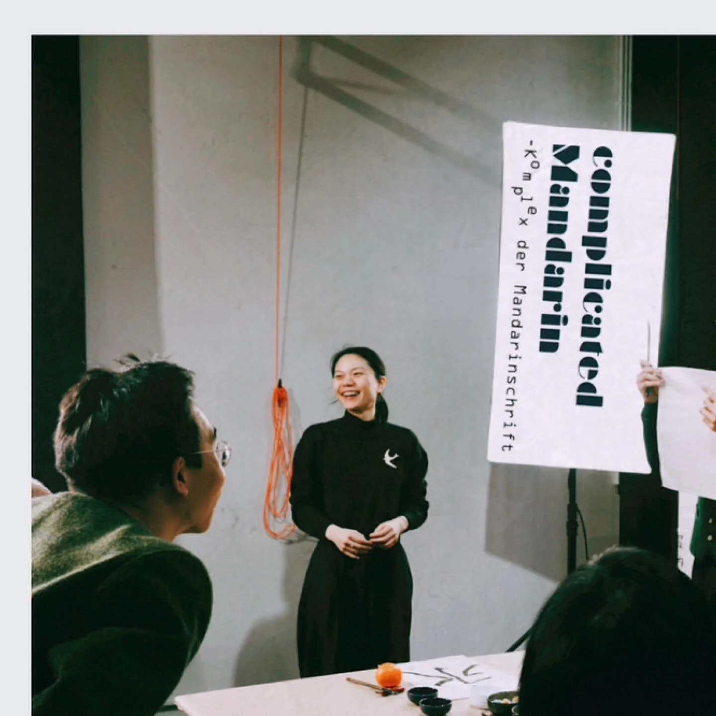 This Saturday, our residency artists Po-Fu Wu and Yuyen Lin-Woywod (COMPLICATED MANDARIN - KOMPLEX DER MANDARINSCHRIFT) and Lex Shcherbakov (ALLOWING SPACE) will present their work during the residency. You are all warmly invited. ✨
🏠 Location: Spa