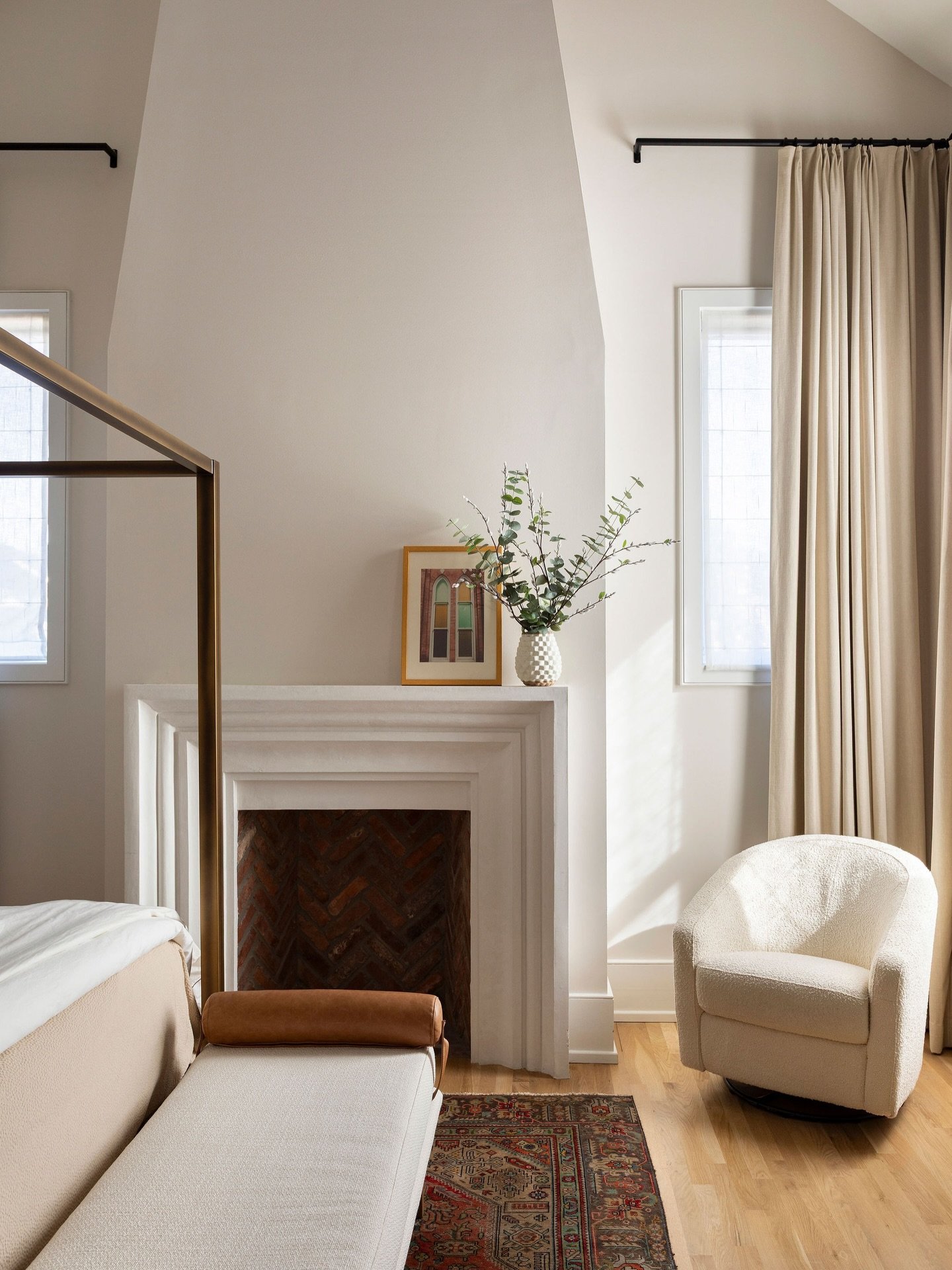 sanctuary 🤍

📸: @carolinesharpnack 
design: @cgstudiointeriors 
architect: @foursquaredesign 
builder: artisan build construct