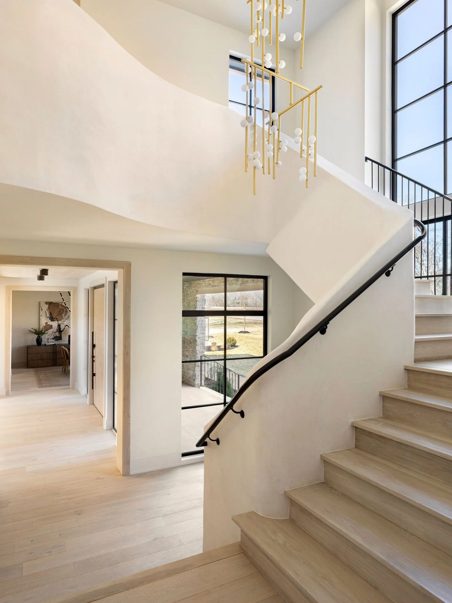 stop and stair 🤩 

📸: @carolinesharpnack
developer: @rwooddevelopment
listing agent: @theliragroup