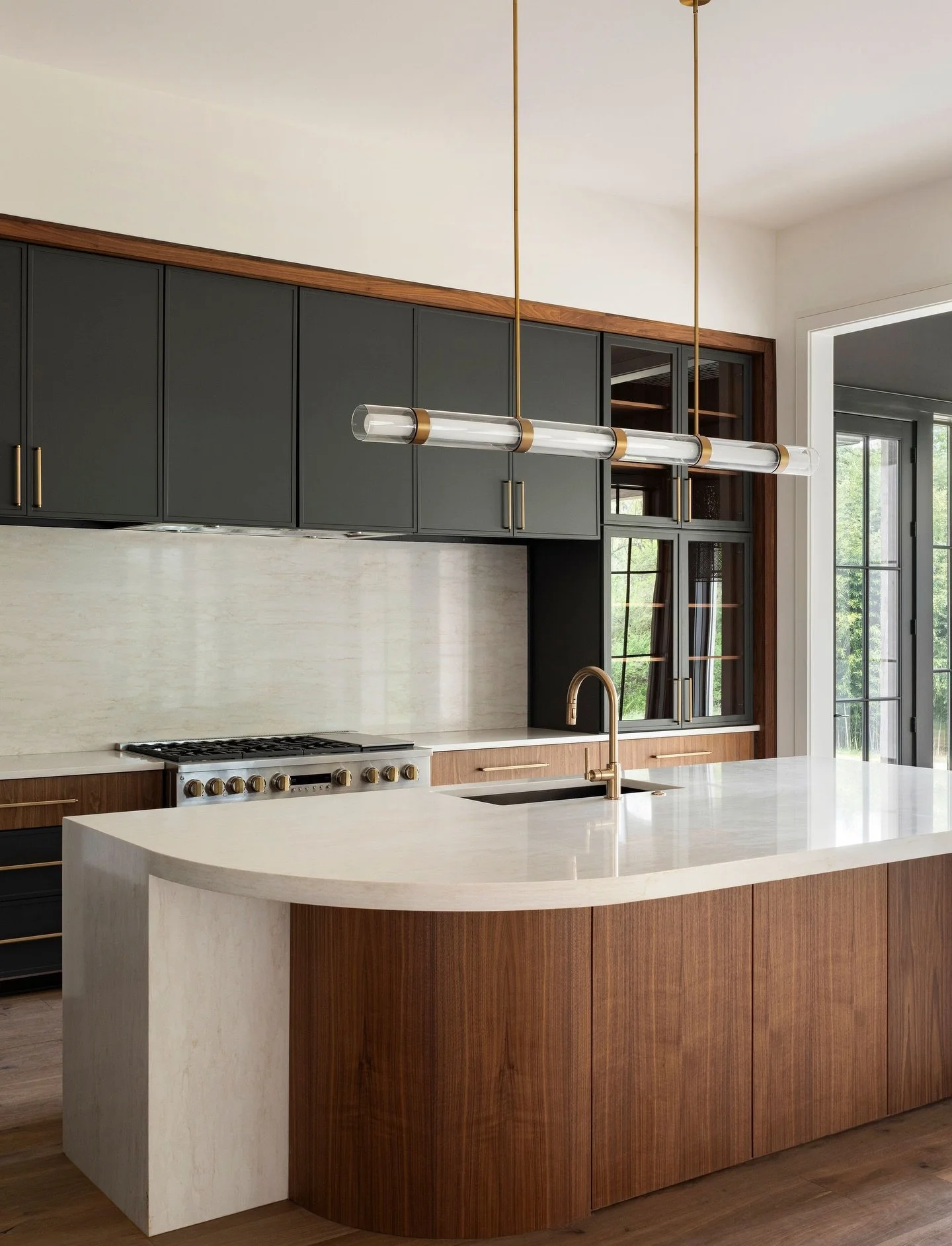 It&rsquo;s mail day from @carolinesharpnack for #archnouveau and i just couldn&rsquo;t wait to share a few of these. More details to come soon 😘 

design: @cgstudiointeriors 
photography: @carolinesharpnack