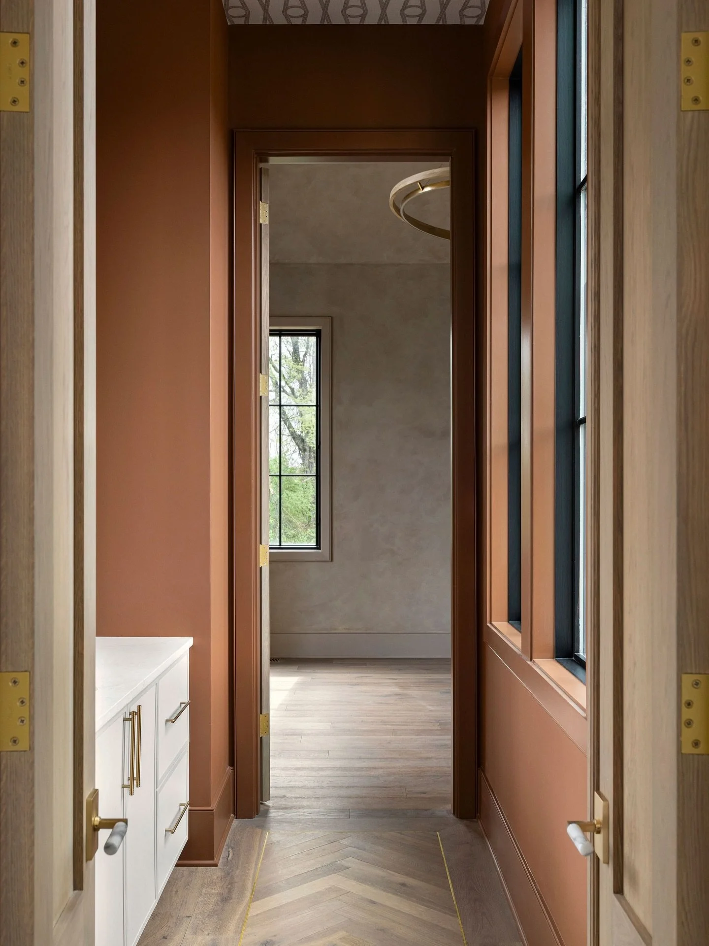 who says hallways have to be boring? not us 💅🏼