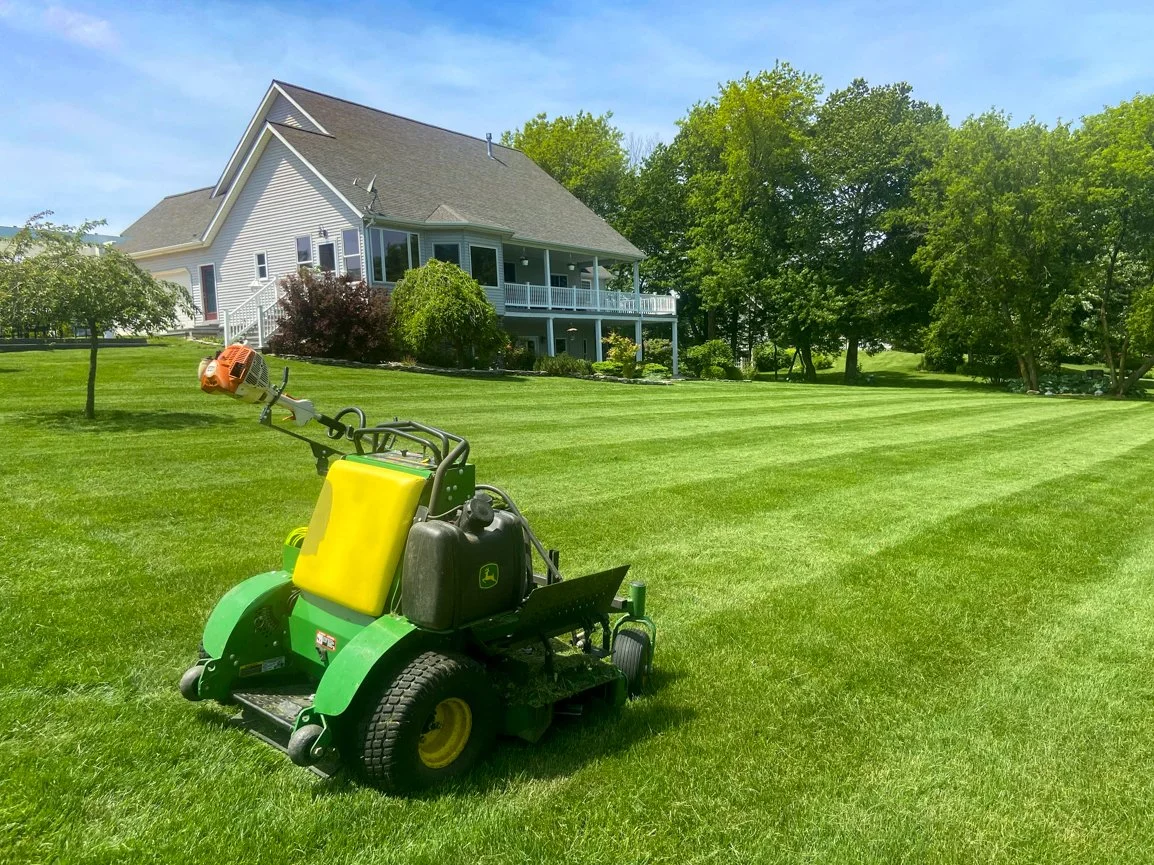 Blonde's Lawncare Examples-32.jpg