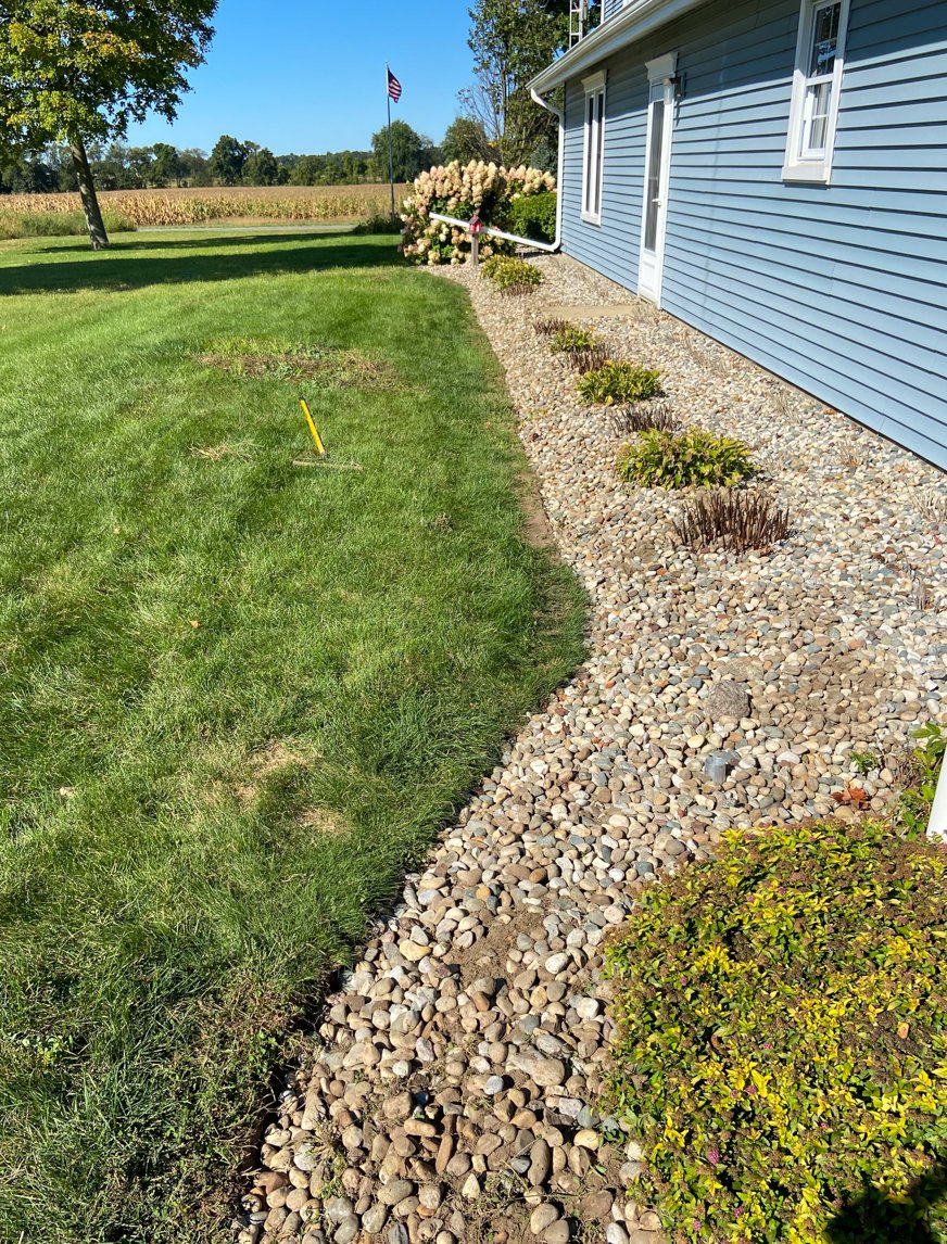 Blonde's Lawncare Examples-2.jpg