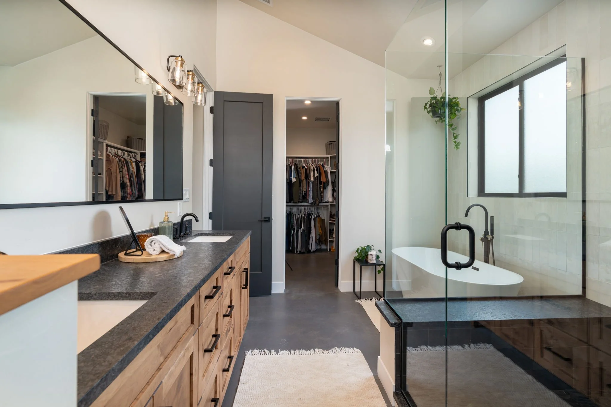 35-web-or-mls-1648 Saddle Ring Ct-16.jpg