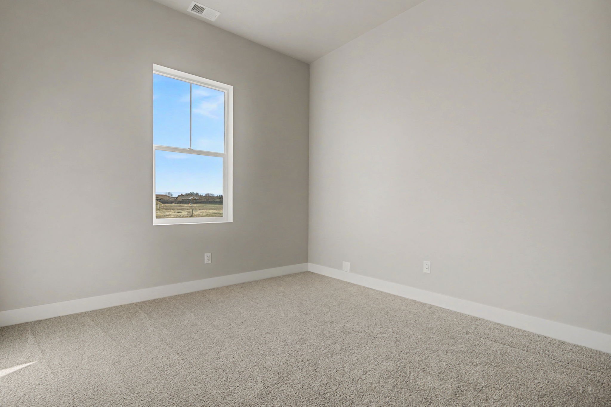 32-web-or-mls-351 Mee Canyon Cir-3.jpg