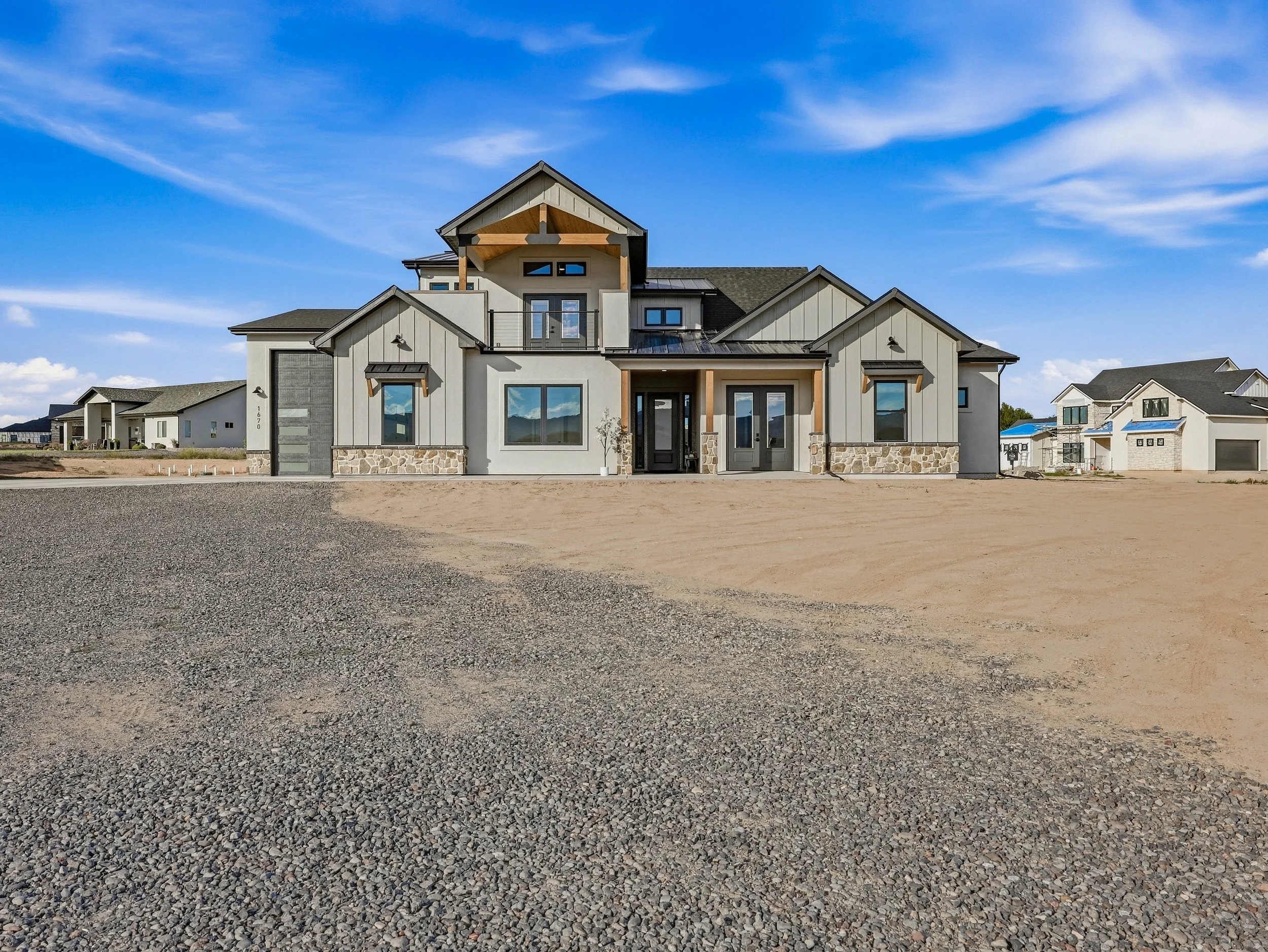 01-1670 Kangaroo Ct-1.jpg