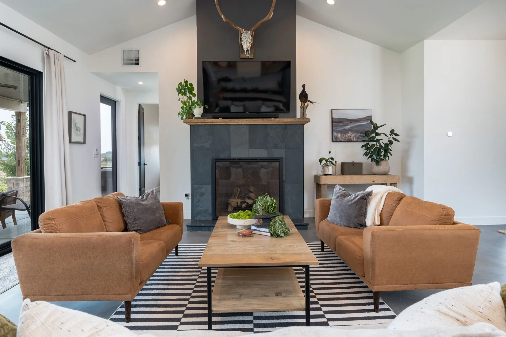 26-web-or-mls-1648 Saddle Ring Ct-7.jpg