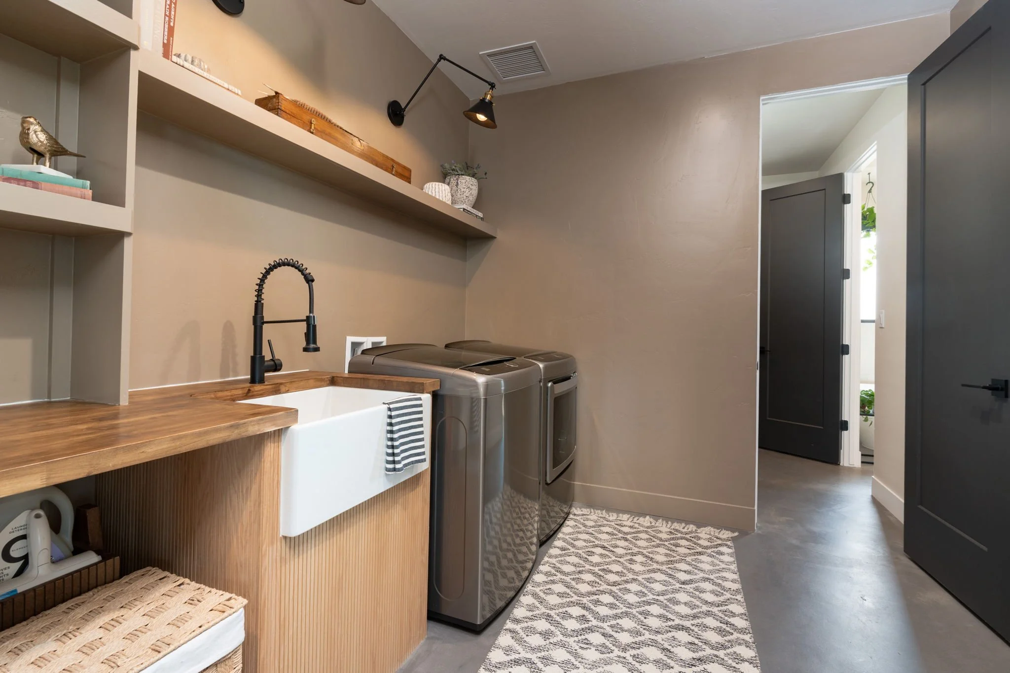 37-web-or-mls-1648 Saddle Ring Ct-18.jpg