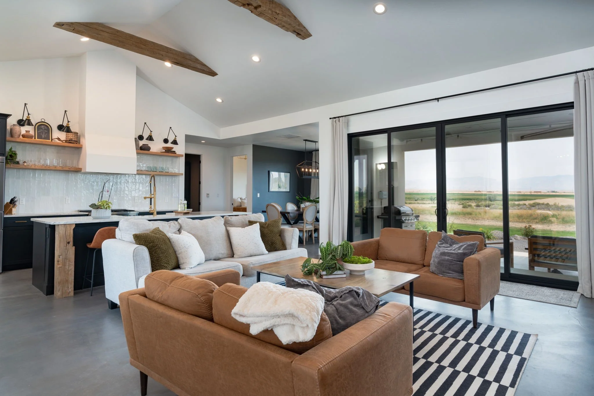 23-web-or-mls-1648 Saddle Ring Ct-4.jpg