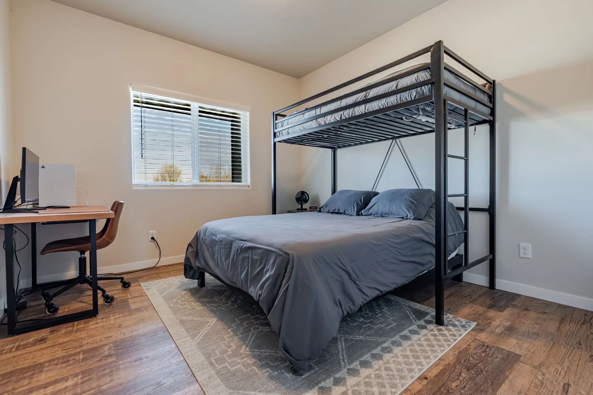 25-web-or-mls-1301 M Road.jpg