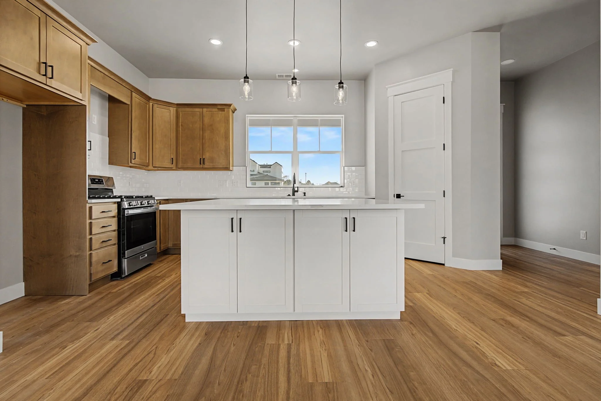 8-web-or-mls-351 Mee Canyon Cir-9.jpg