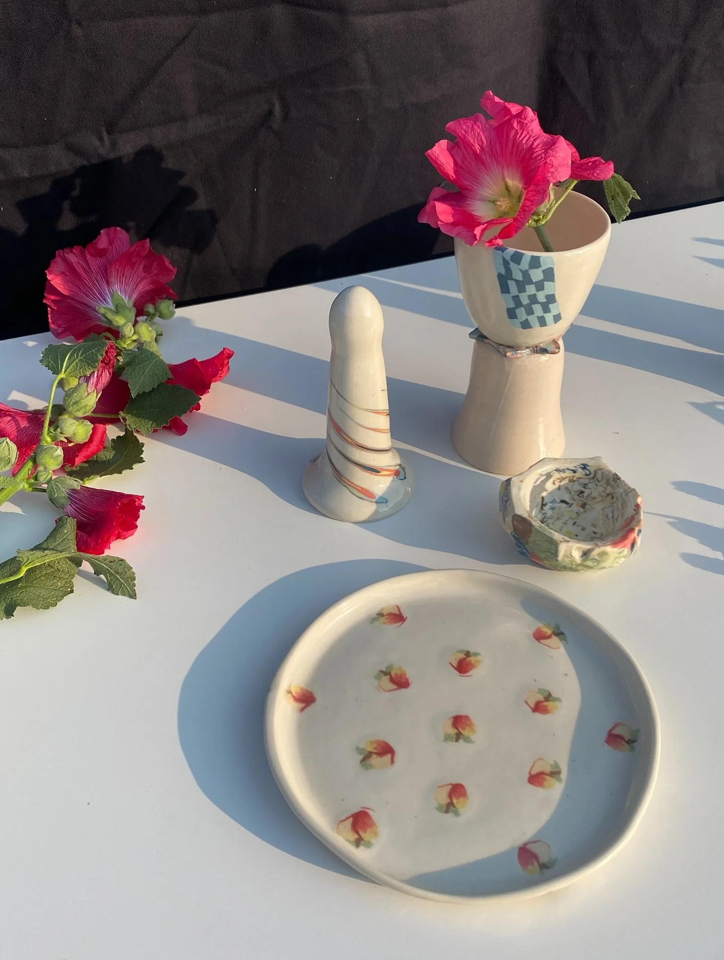 All my pieces from @medalta Nerikomi workshop in July have been fired! All the colours on these pieces are from coloured clay arranged in different patterns - not painted on with glaze! 

I also made swirly whirly colourful cups 🌀not pictured becaus