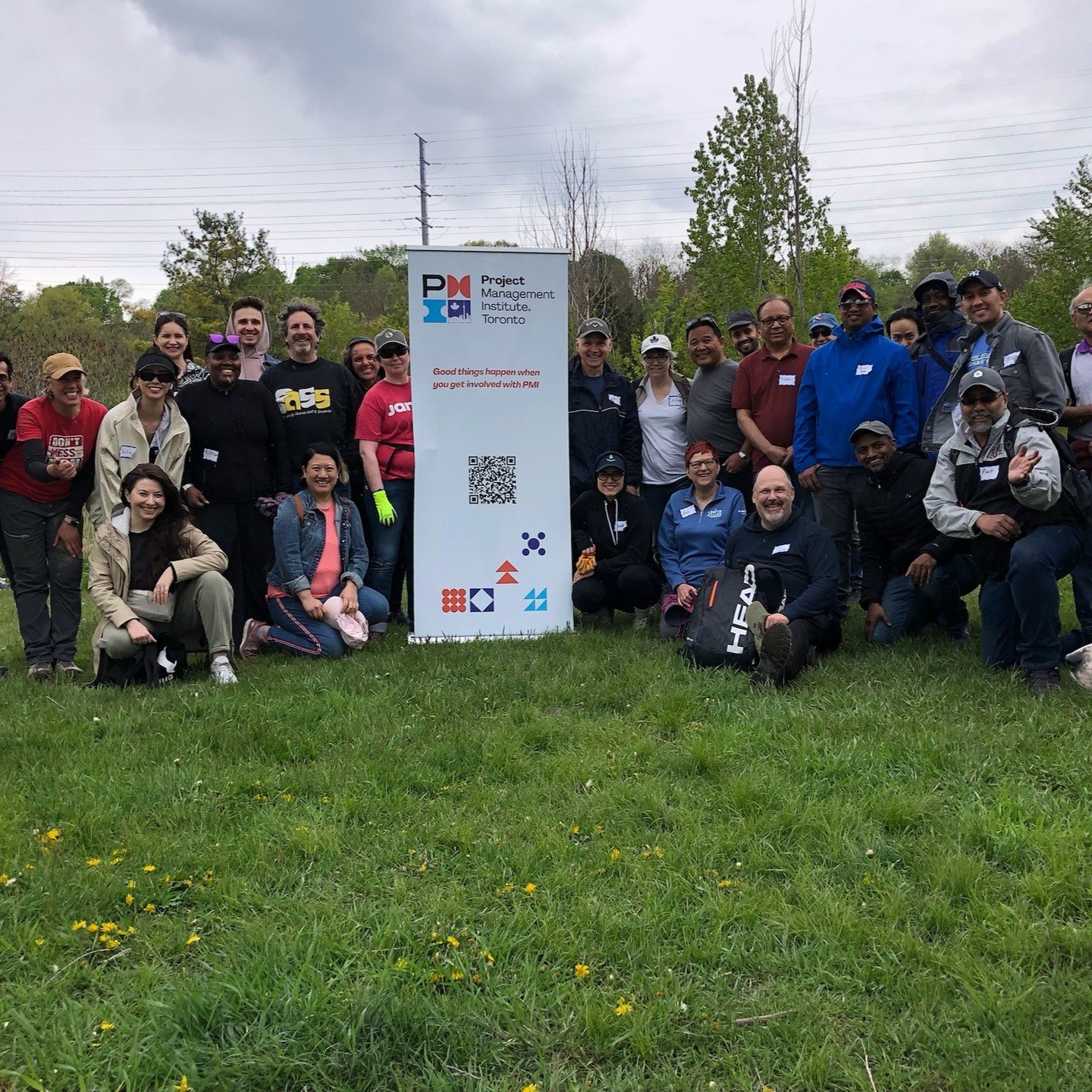 DMWTD has had so many great groups come out recently for stewardship including Royal Bank and First Service. This past Saturday we had a wonderful group from @pmitoronto (Project Management Institute).
A wonderful day removing invasive species includ