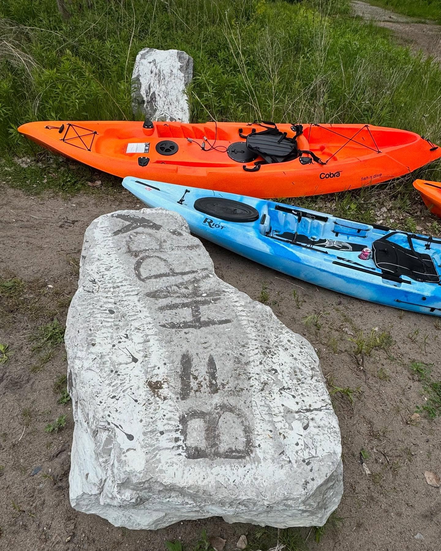 DMWTD was everywhere today.

Our kayaking program teamed up with U of T Trash Team (@uofttrashteam) and Toronto Nature Stewards (@torontonaturestewards, @cherrybeachnaturestewards) for a big clean up of Tommy Thompson Park and parts of Cherry Beach. 