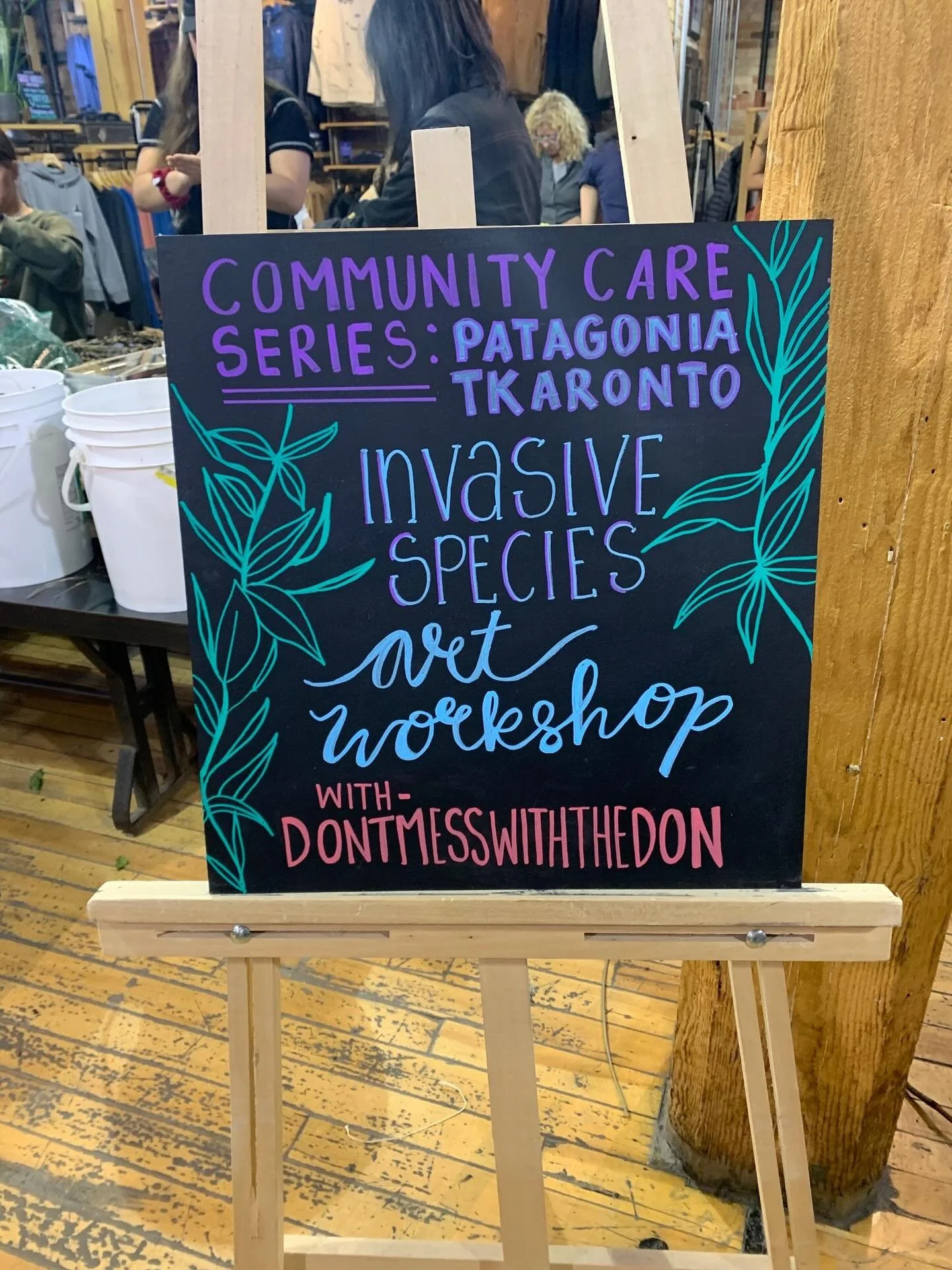 πΌοΈ ART πΌοΈ from Invasives with Patagonia (@patagoniatoronto) and DMWTD
On Wednesday evening, DMWTD visited our great friends at Patagonia Toronto on King Street West and together we hosted a warm and crafty gathering of awesome folk who created Fal