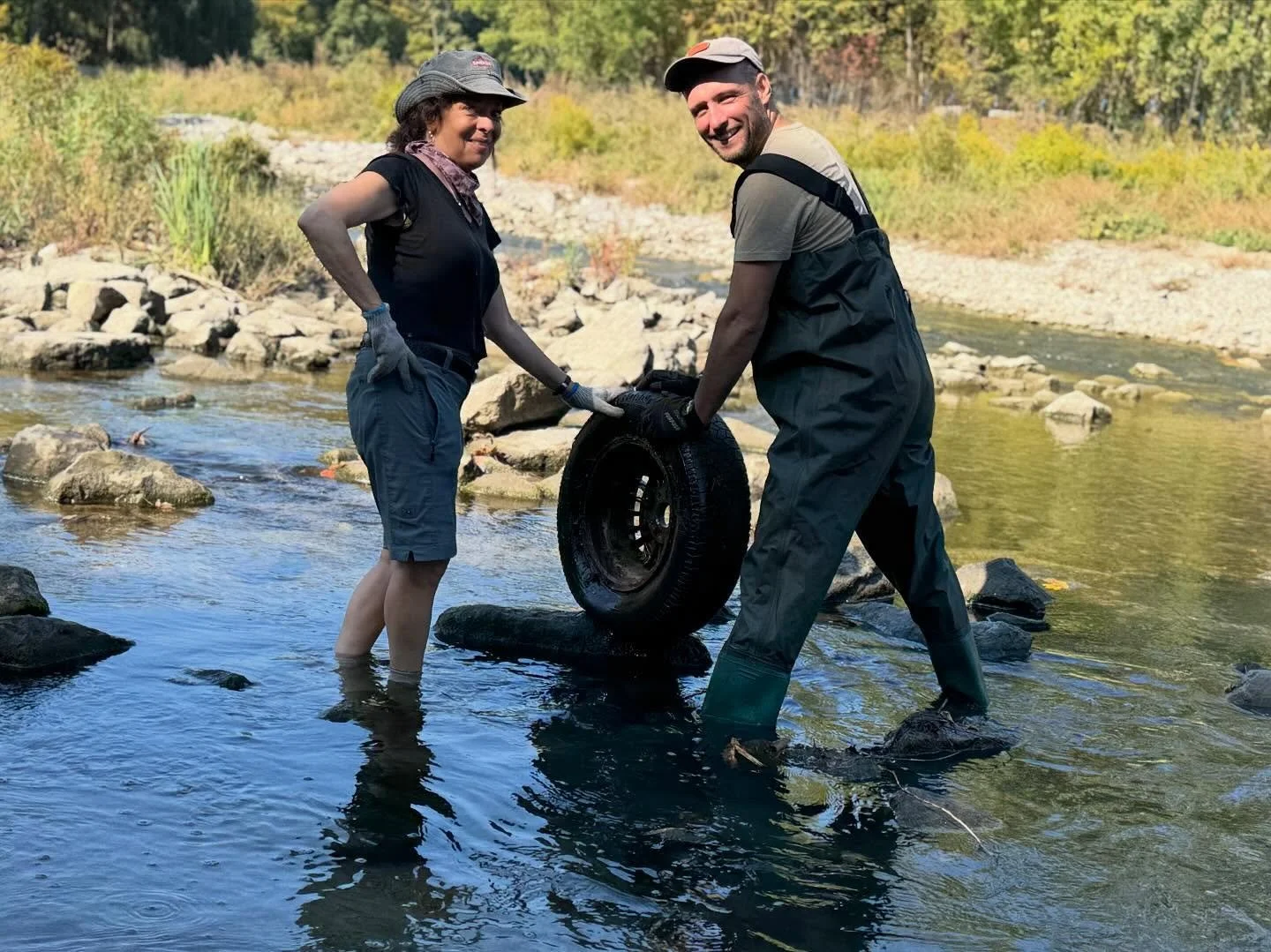 By land πΊοΈ or by sea π , We are DMWTD.
Yesterday DMWTD was in two places at once. We were out with our partners - Scarborough Zero Waste (@scarboroughzerowaste), U of T One Health, Toronto Nature Stewards (@torontonaturestewards), Curran Hall Comm