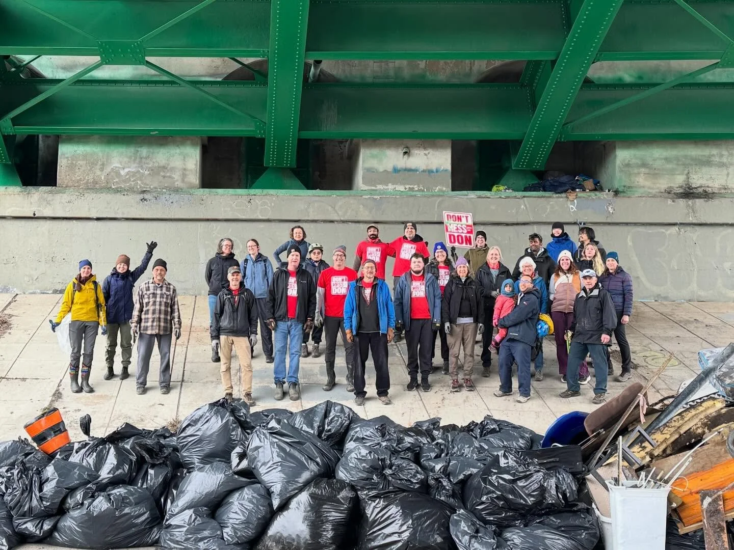 10,000 pounds in 4 cleanups in 5 weeks 💪 

Don't Mess with the Don - or anywhere else. Cleanup season is on, send DMWTD in.

There are so many good people in Toronto and we are so fortunate to have a whole bunch of good people volunteering with DWMT