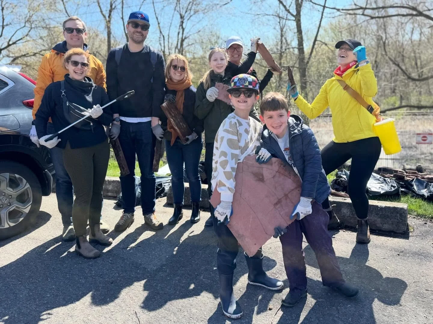 This is the lead 📰 - 4500 pounds of trash collected in one morning by 120 volunteers and another 35 volunteers removed invasive species and restored ecosystems nearby in the Don Valley.

This is the story - Today, 155 people believed that their acti