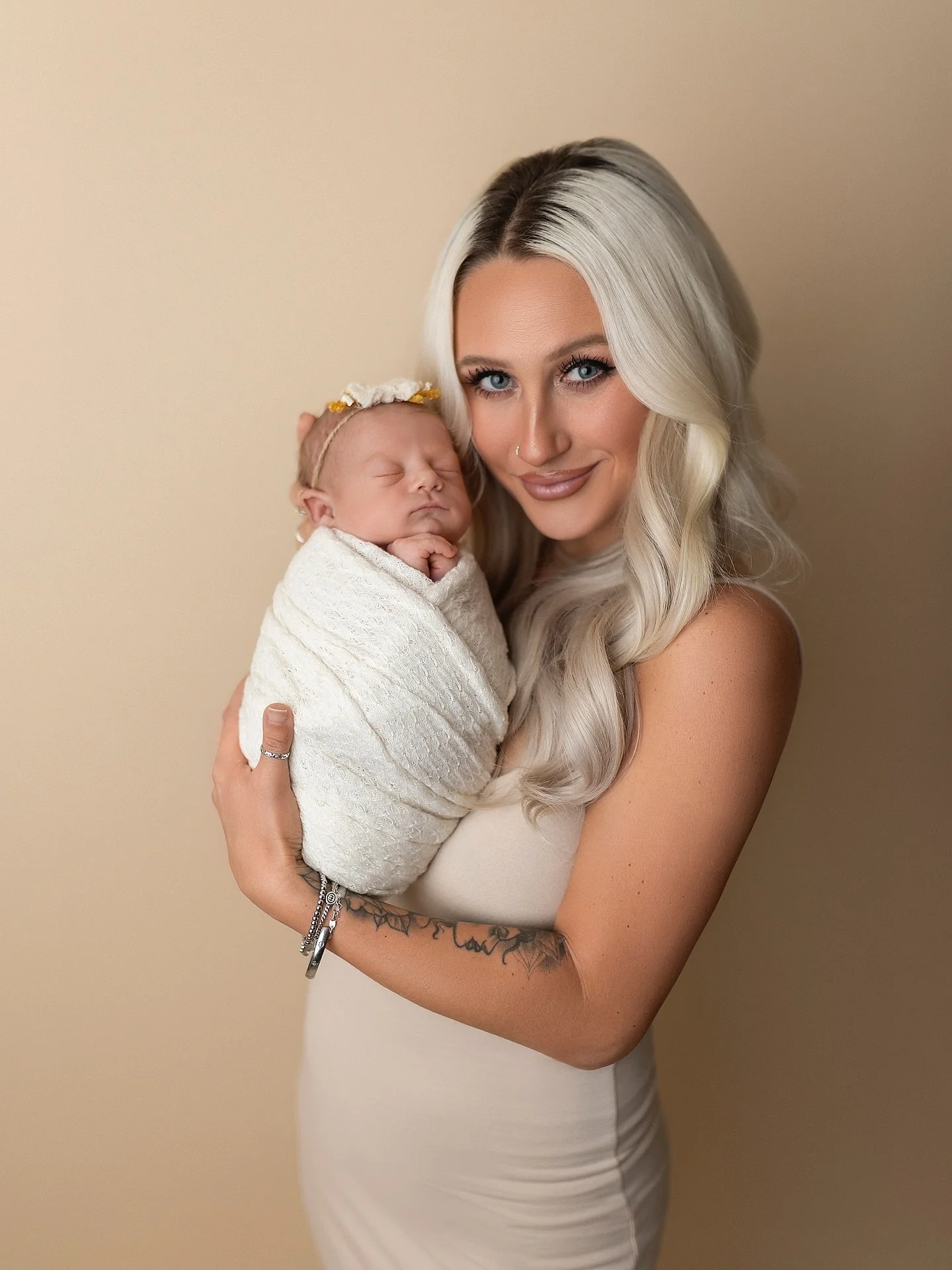 ✨ SHE&rsquo;S BACK ✨

Teal is officially back behind the chair!! 💇🏼&zwj;♀️🎉🙌🏼

After the sweetest 3 months soaking up all the baby cuddles with Jade 👶🏼 (and having the best time with her little fam 🥰), she&rsquo;s back doing what she loves wi