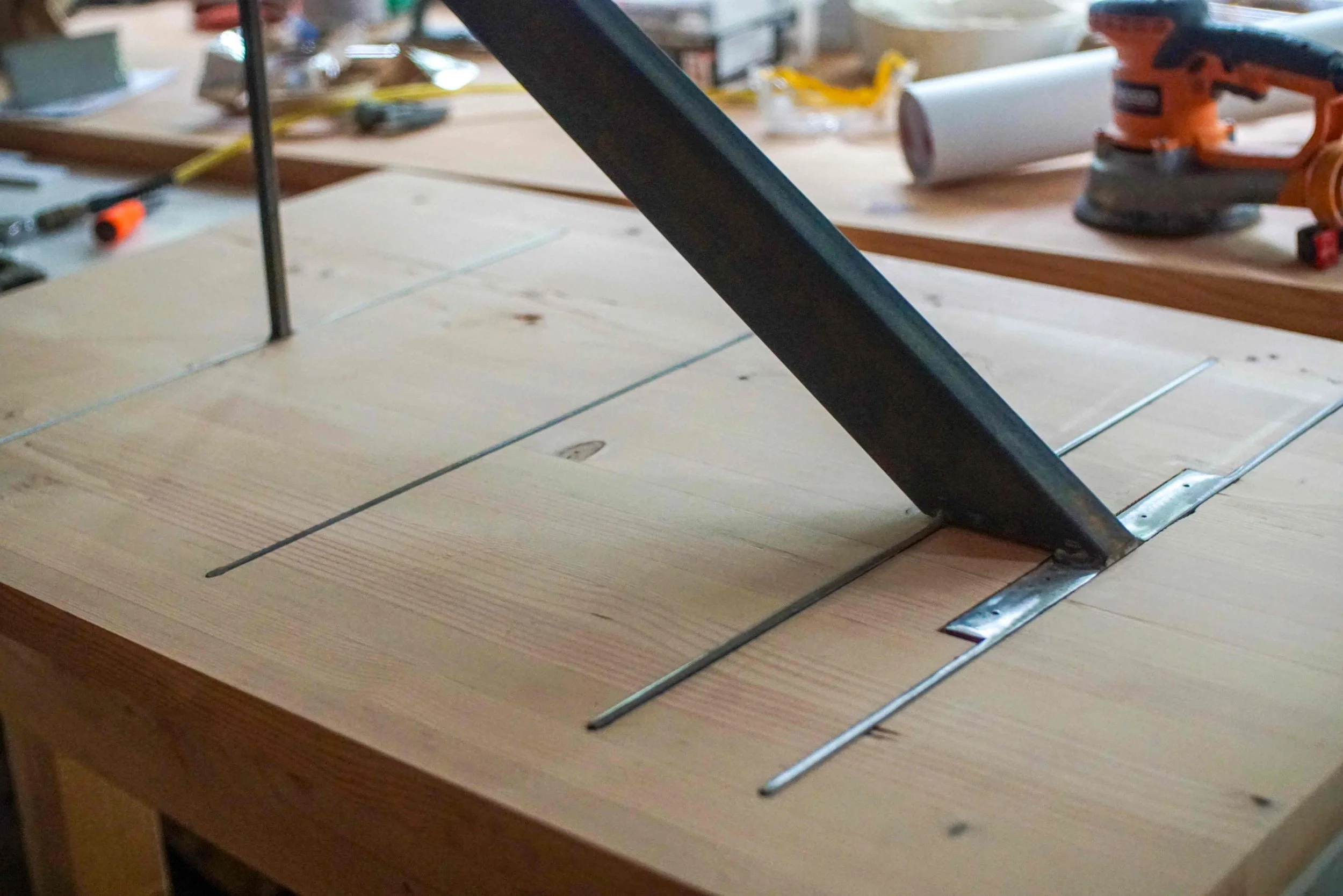 2-top table base with steel inlay