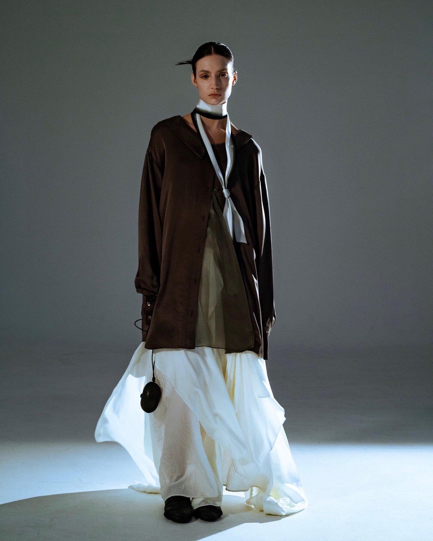 COLLECTION 0022 &bull; sand
-
Sueded Silk Shirt
Layered Skirt
Stone Bag in collaboration with @andree_archive
-
Photographer @boyang_h
Talent @emilyhazeltine @apmmodels
MUA @annakuriharabeauty
Hair @rikaringjiji
Wardrobe Assistant @panpanyichen
&midd