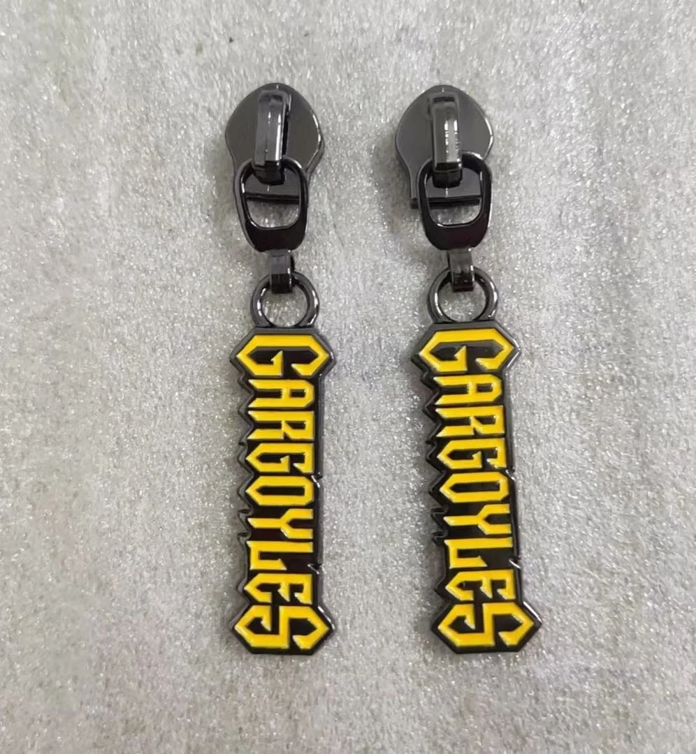 Gargoyles Enamel #5 Zipper Pull - Retail