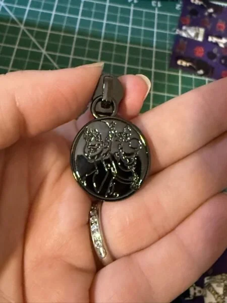 Myster Dog #5 Zipper Pull - Retail