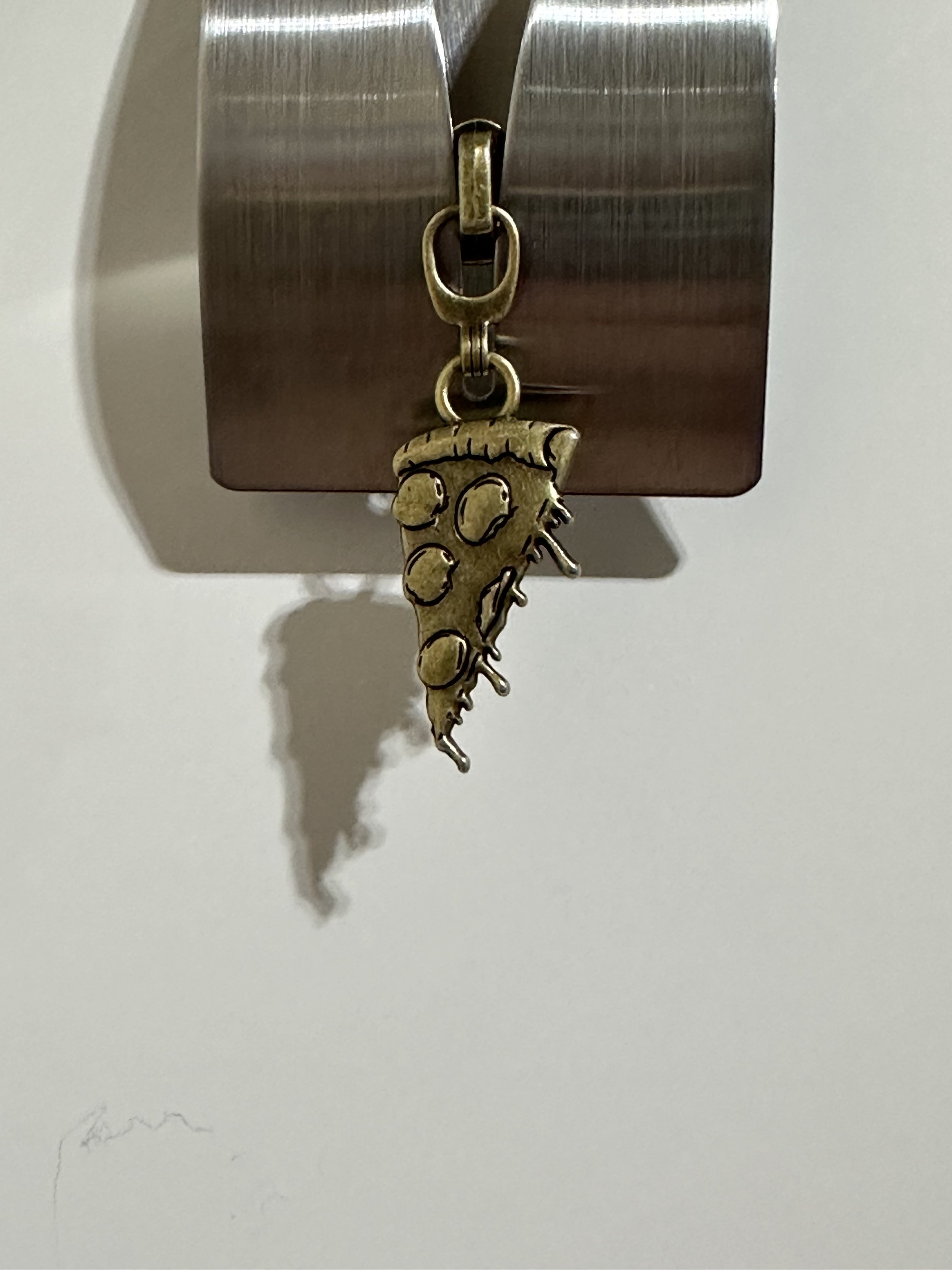 Pizza #5 Zipper Pull - Retail