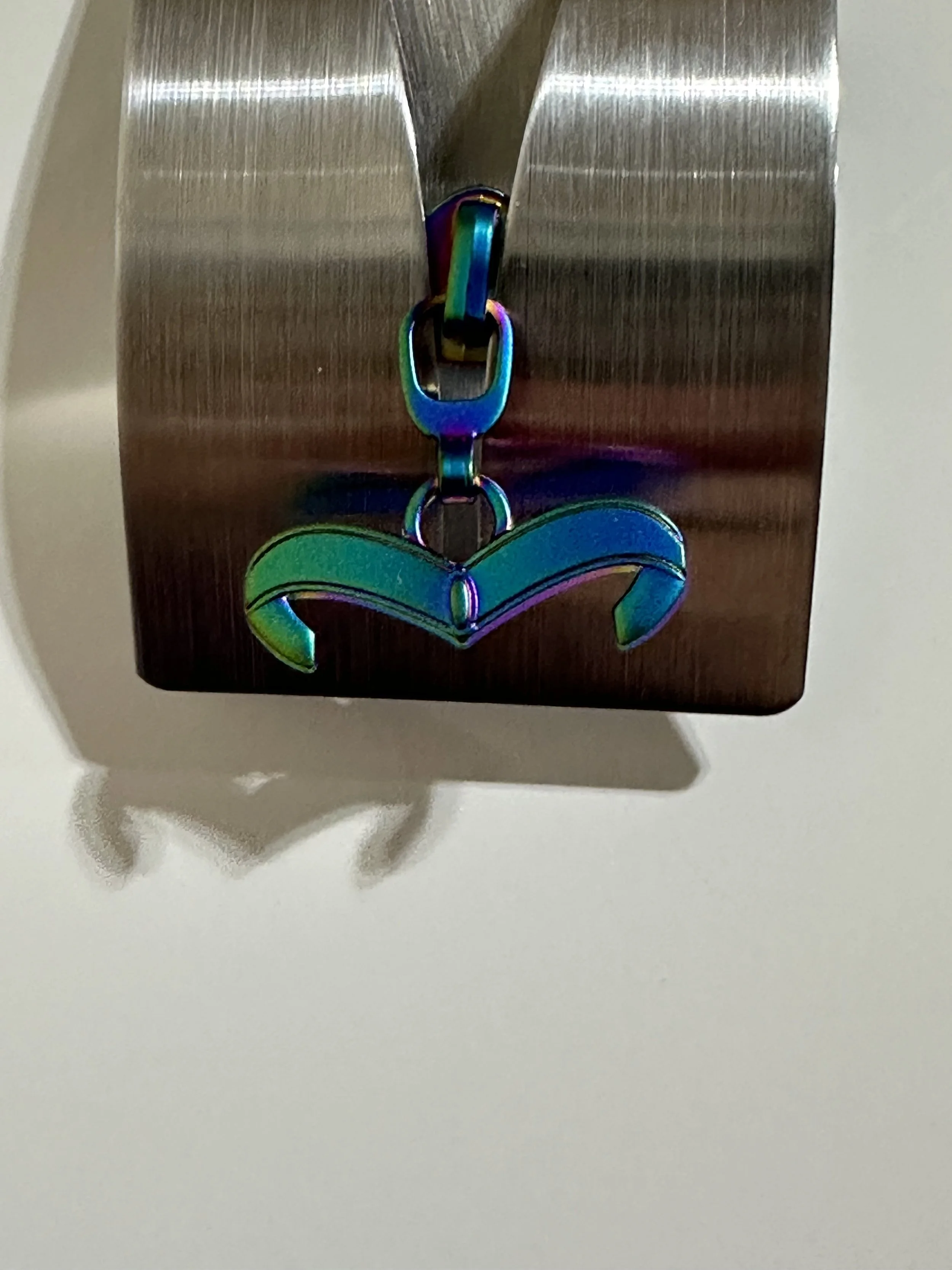 SM Tiara #5 Zipper Pull - Retail