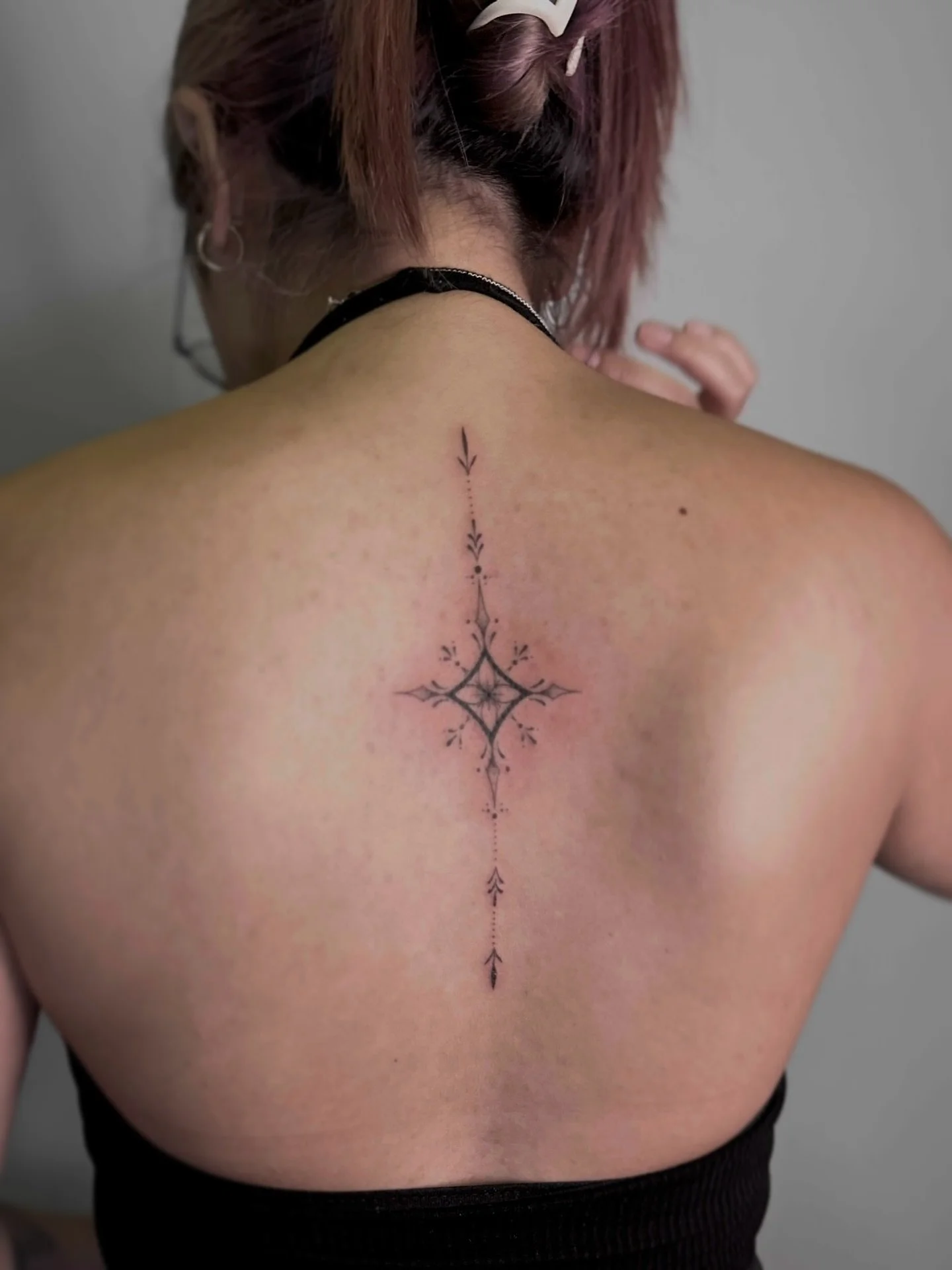 delicate spine details. 

+ a little flash piece in the center! 

thanks for stopping by isabelle.