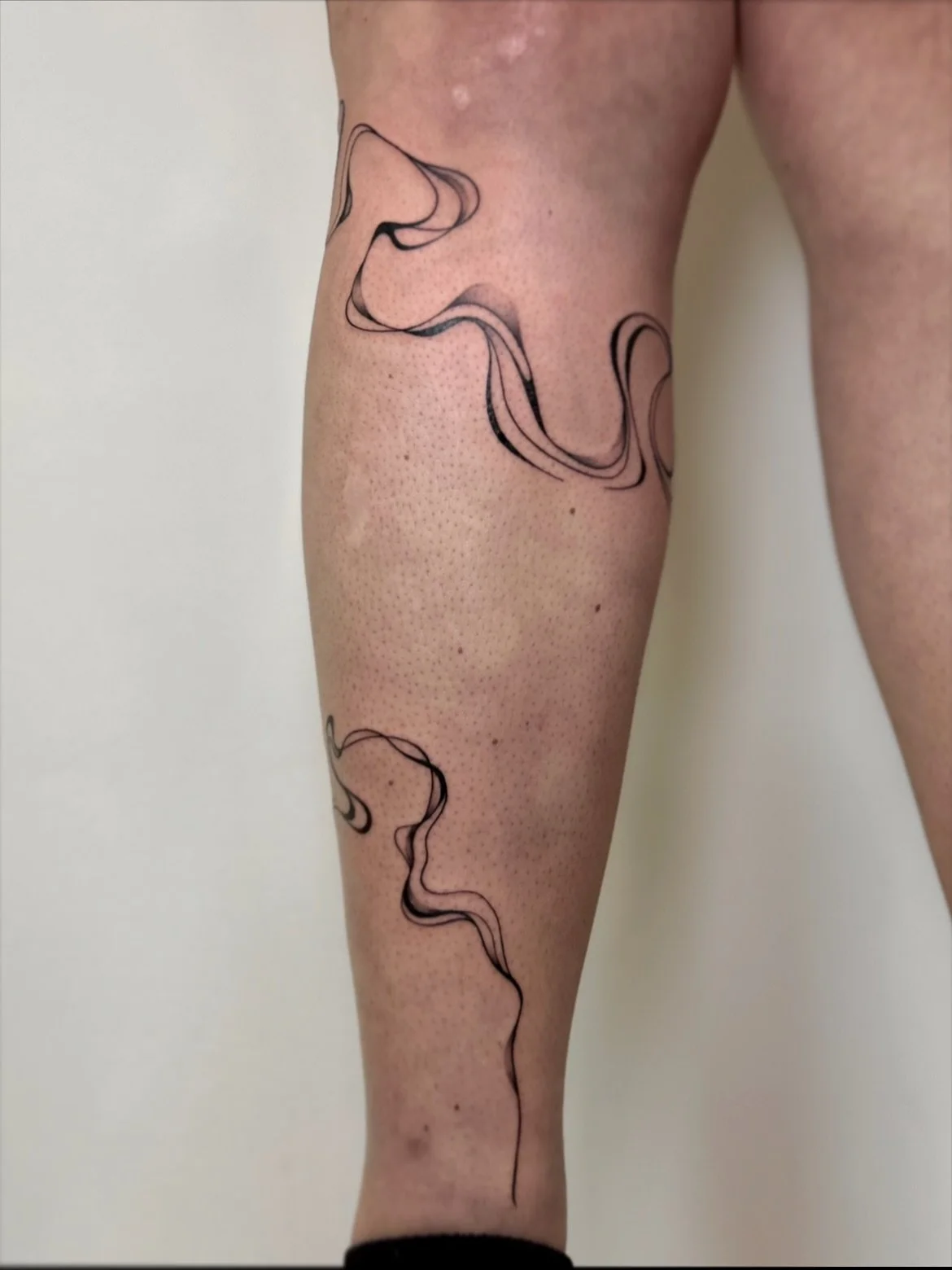 A B S T R A C T  L I N E S 

more flowy linework &amp; smoky details.

I still can&rsquo;t quite believe I&rsquo;ve become known for more abstract, conceptual work like this. (to the point that clients are willing to drive from out of town for it!)

