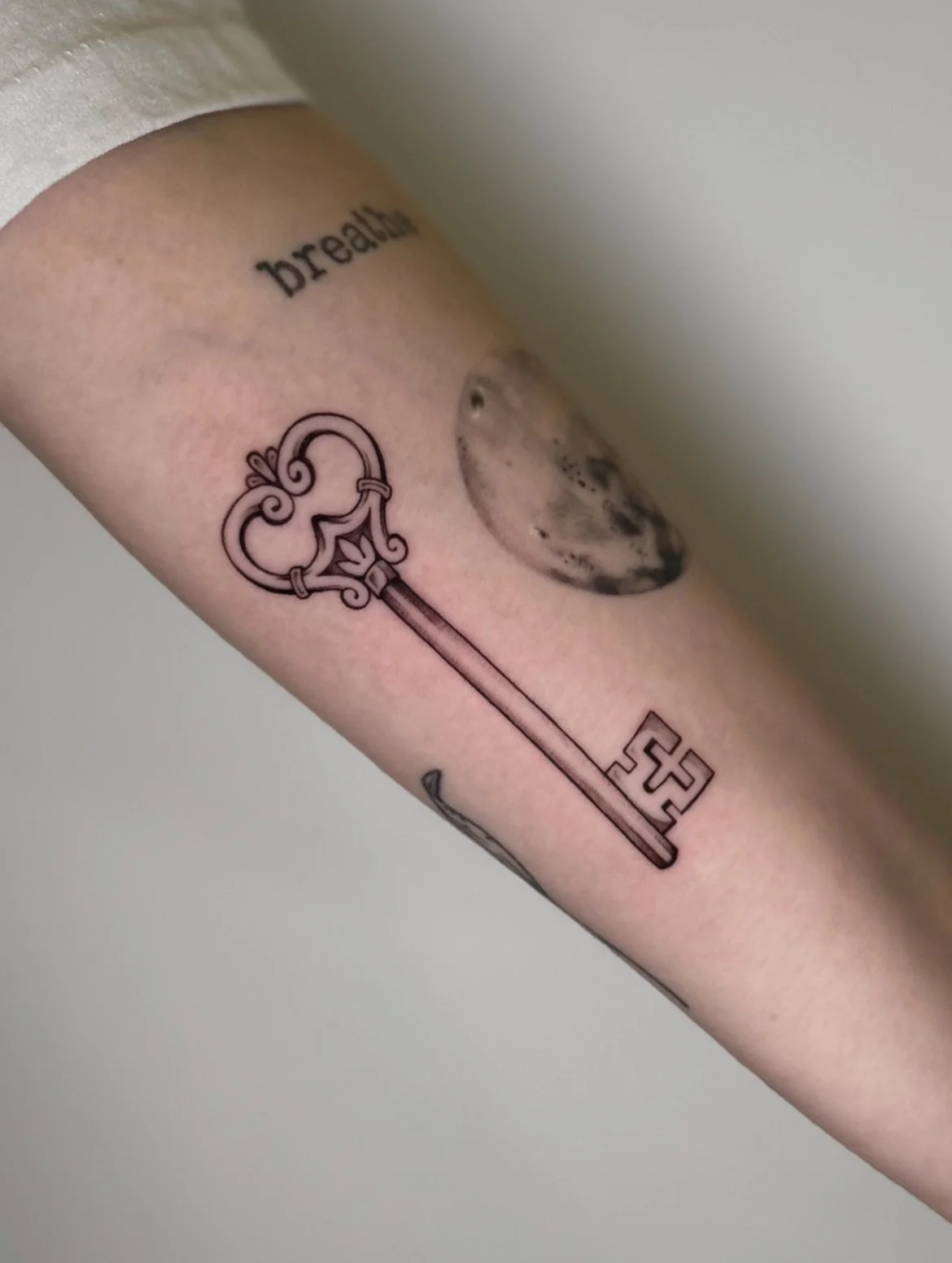 an old key + gemini symbol. 

thanks for stopping for these melissa!