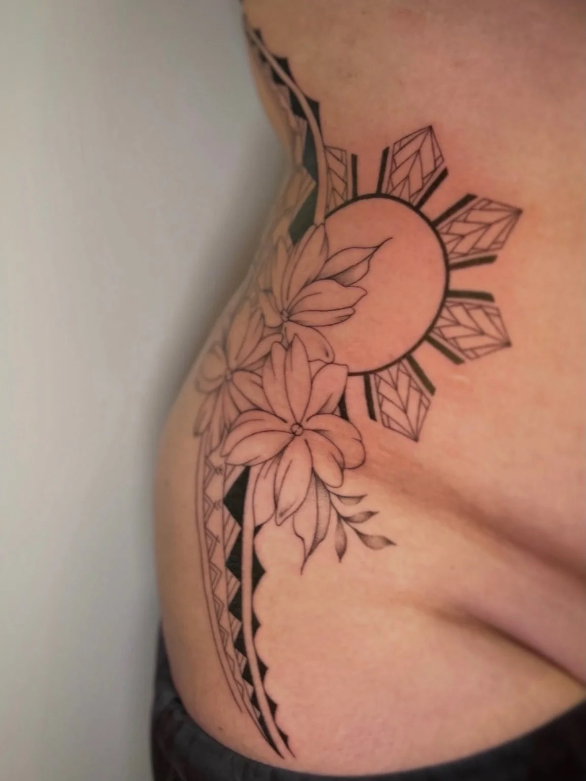 sampaguitas + filipino tribal.

huge thanks to my client for sitting so well!