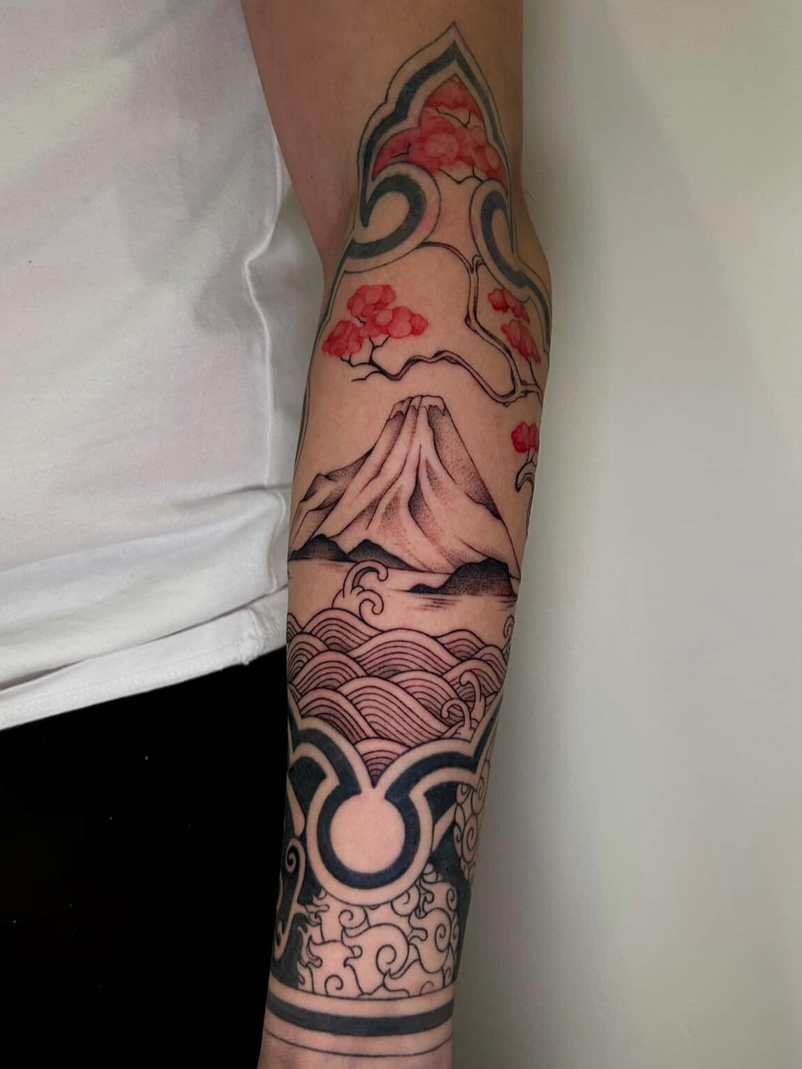 on the horizon&hellip;

a waterscape, mountains &amp; a bonsai tree.
&mdash; above the devil fruit we completed previously!

(please excuse the blurred patches! my client suffers from quite severe psoriasis. so this is a continuous work in progress, 