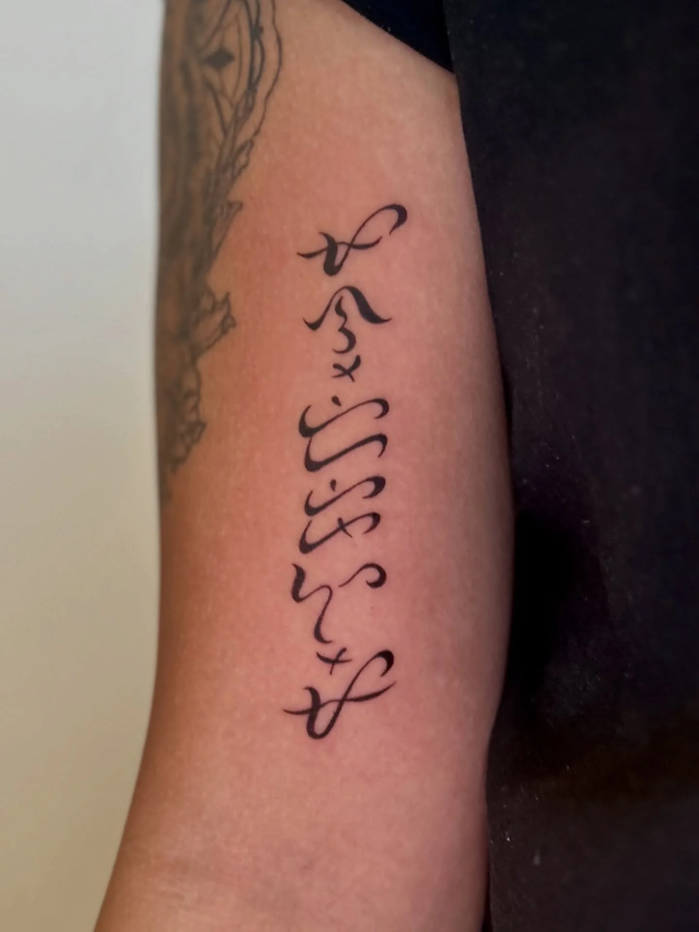 MANDIRIGMA / IGNAT
&mdash; &ldquo;warrior&rdquo; or &ldquo;fighter&rdquo; / &ldquo;take care&rdquo; 

both done in baybayin,
an ancient writing system of the philippines.

thanks for stopping by lizette!
#BAYBAYIN #BAYBAYINTATTOO