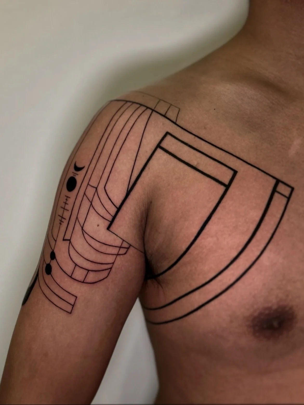 L U N E &lsquo; S  A R M 

from Clair Obscur: Expedition 33

this is just the beginning - we plan to complete the entire arm, which goes all the way down to the hand.

a lot of this was painstakingly freehanded, in order to fit the body perfectly but