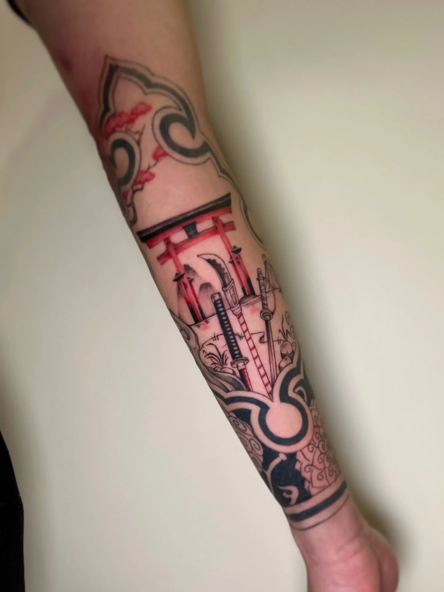 weapons from one piece!

+ a torii gate, mountains &amp; an extra branch.
(added into this long ongoing sleeve project)

thanks for all the trust as always gene!