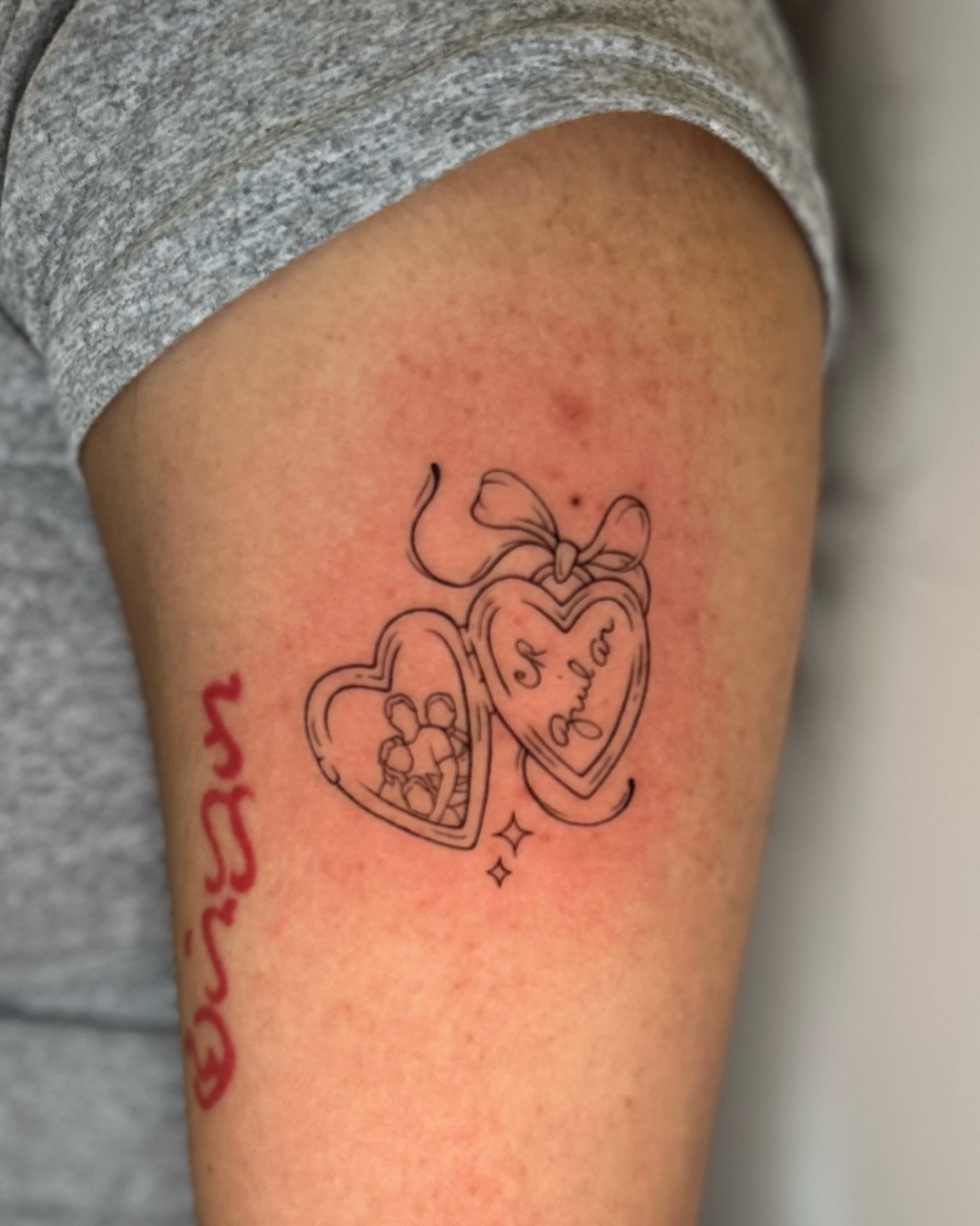 commemorative locket.

thanks for the trust iriz!