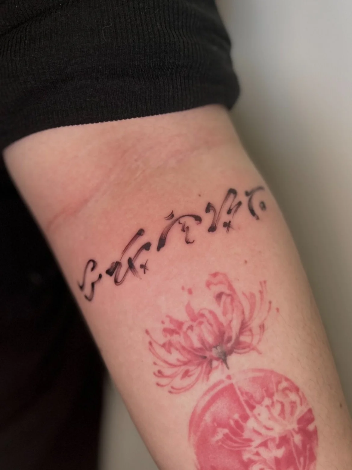 &ldquo;ernesto&rdquo; &mdash; her father&rsquo;s name.

done in brushwork baybayin,
an ancient writing system of the philippines.

thanks for coming in for this ernie!
#BAYBAYIN #BAYBAYINTATTOO