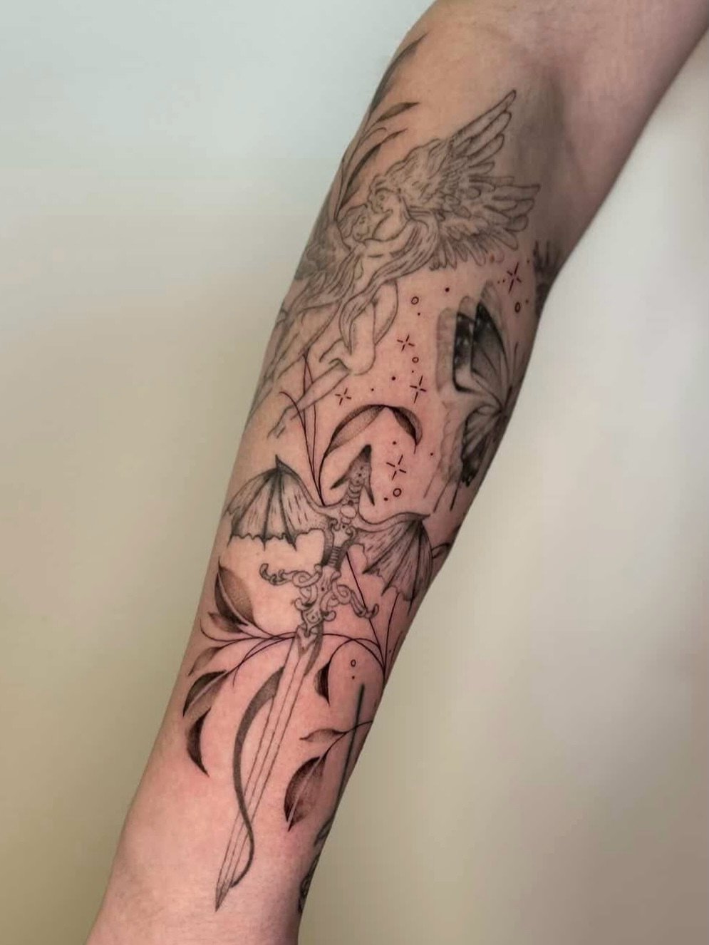 soft foliage + cutesy stars. 

to make her existing work a bit more cohesive
&amp; also to better fill out some of the awkward gaps.

(all healed tattoos not done me) 

thanks for coming in again jade!