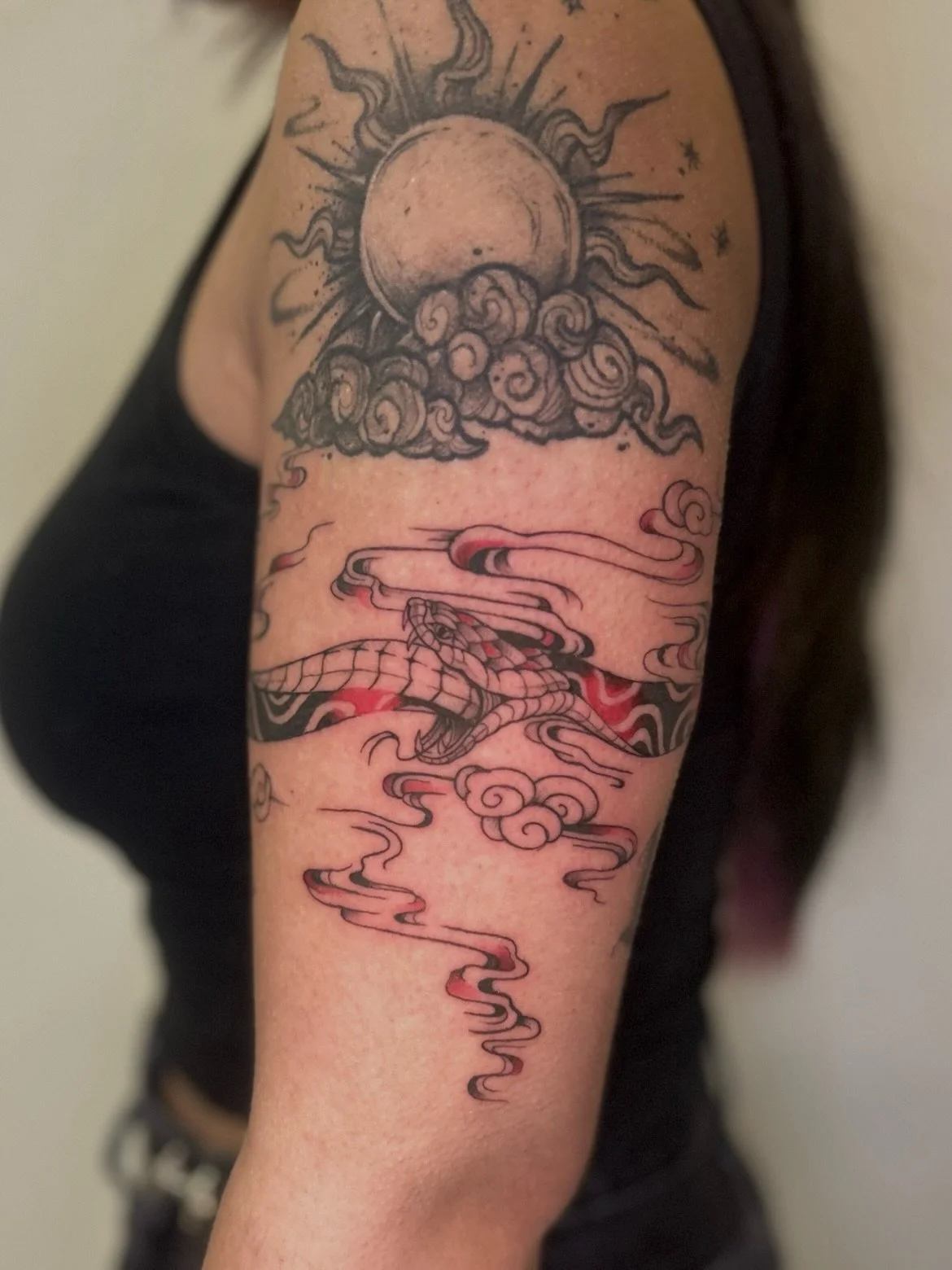 O U R O B O R O S

in black and red, of course! 
+ the anbu symbol, from naruto. 

thanks for the trust &amp; patience paula!