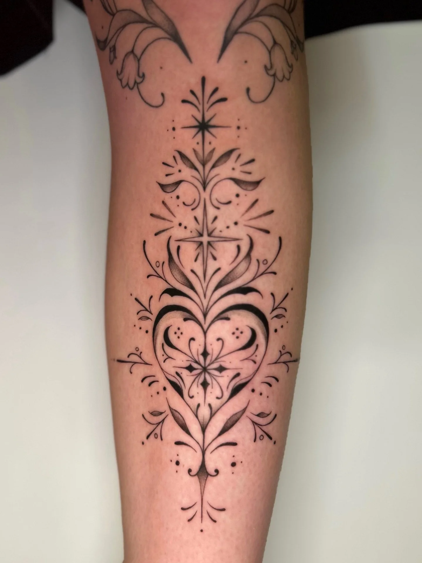 O R N A M E N T A L  S H I N

absolutely love this placement. 

thanks for coming again mackenzie!