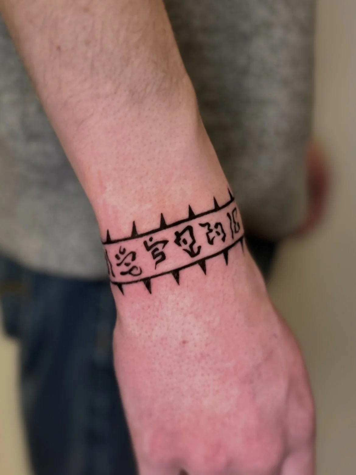 D E V I L  U N I O N 

from the anime &ldquo;black clover&rdquo;. 

+ an armband of thorns &amp; numerals. 

thanks for the trust tyler!