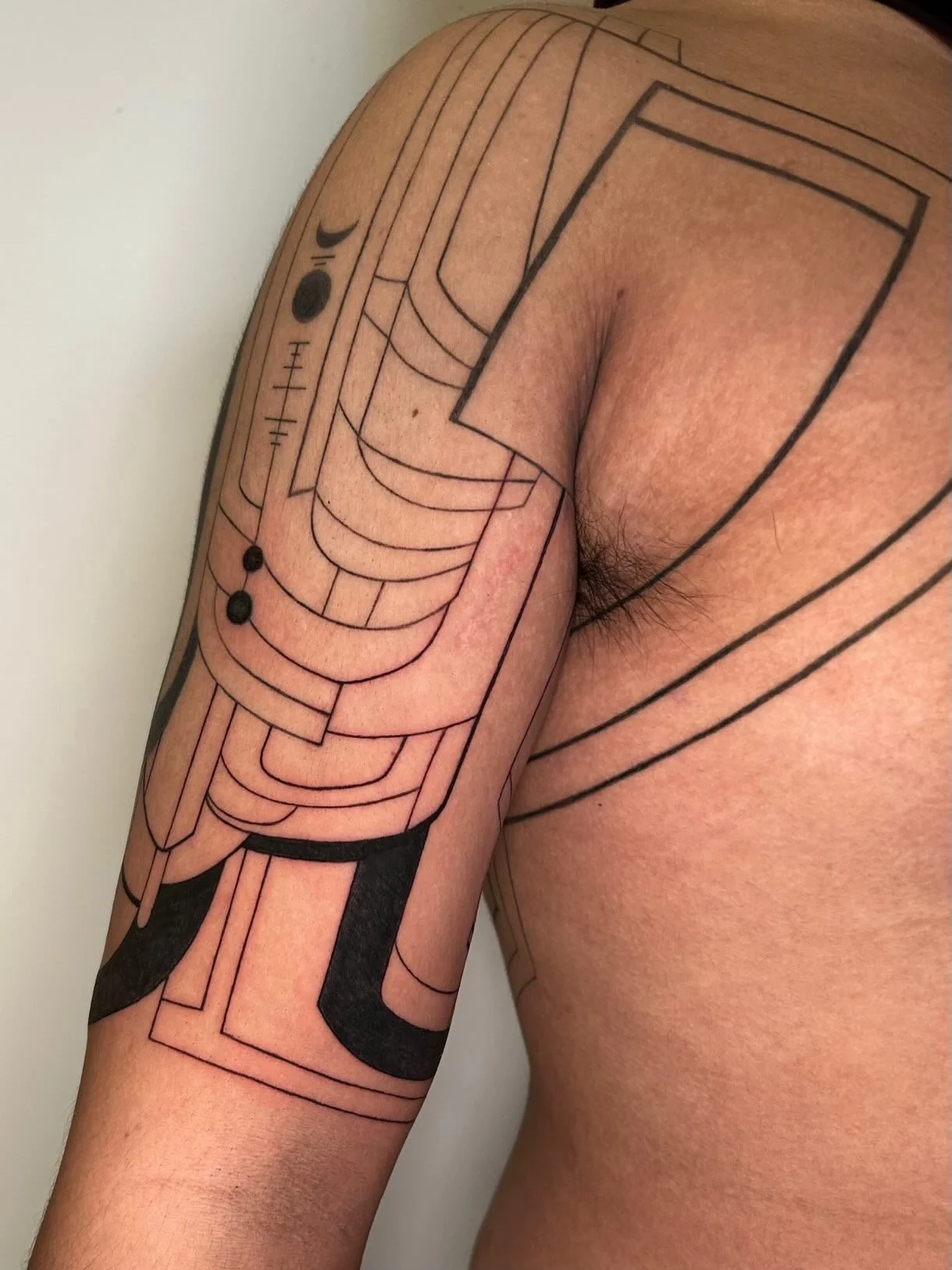 L U N E &lsquo; S  A R M 

from Clair Obscur: Expedition 33

we&rsquo;re two sessions in! - we plan to complete the entire arm, which goes all the way down to the hand.

thanks for being so patient with me shinji!