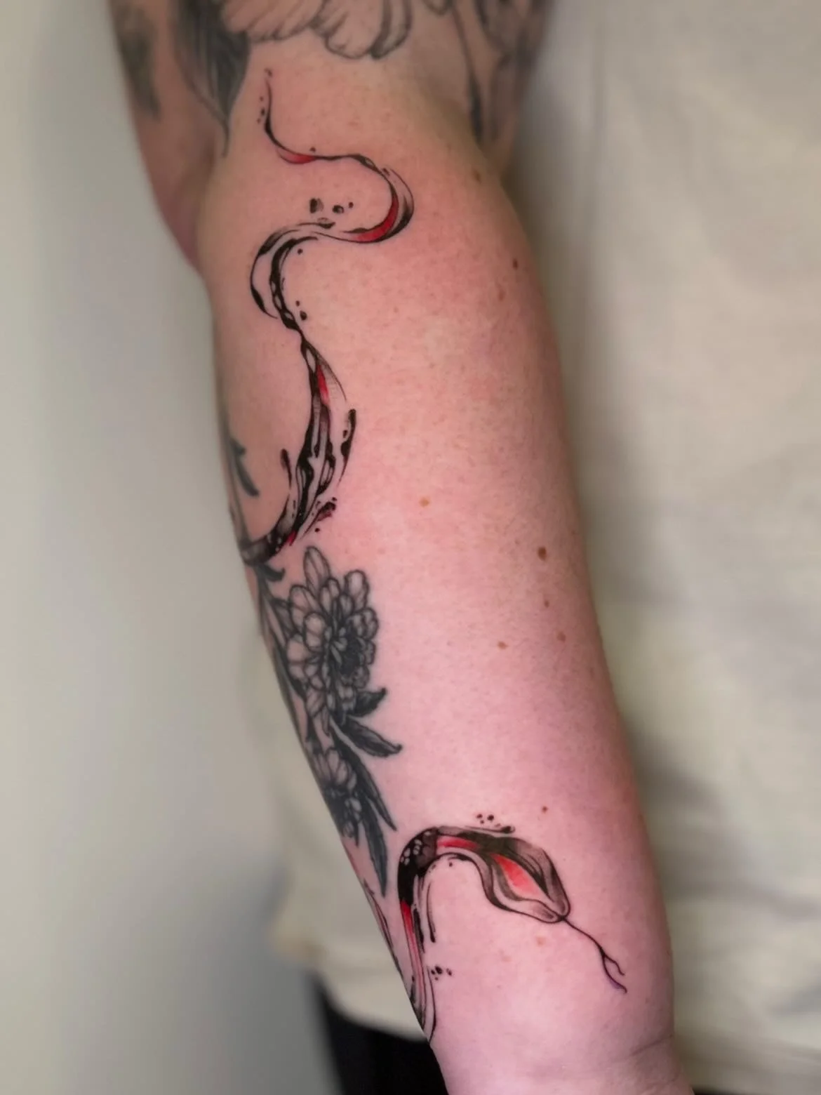 flowy / inky snake, with a hint of red! 

thanks for coming in again victoria, 
this was so so much fun to work on.
